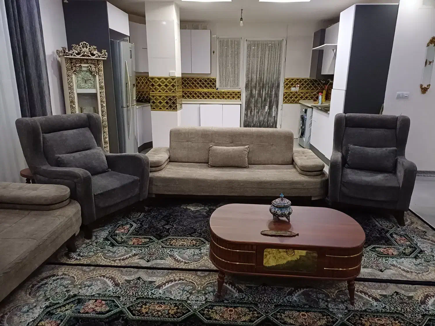 مبلمان راحتی تخت شو هشت نفره|مبلمان خانگی و میز عسلی|قرچک, میرزائی جنوبی|دیوار