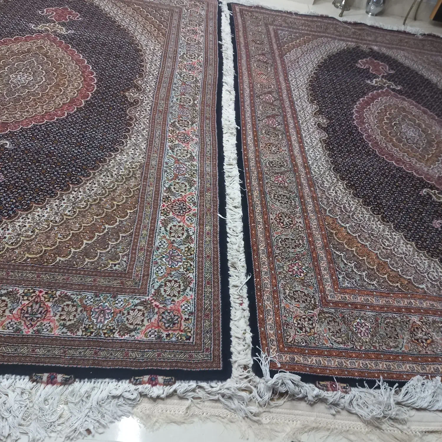 فرش کرم و سرمه ای|فرش|خوی, |دیوار