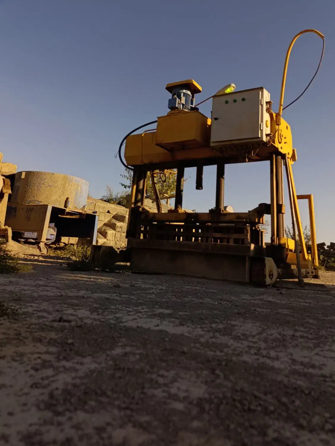 دستگاه بلوک زنی کادونا و میکسر|مصالح و تجهیزات ساختمان|شبستر, |دیوار