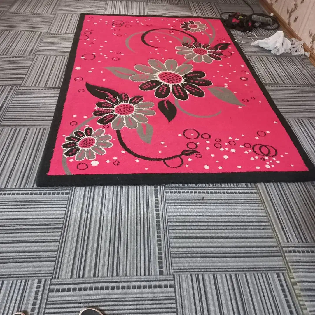 قالیچه ۴ و نیم متری کاملا سالم|فرش|شیراز, فرگاز|دیوار