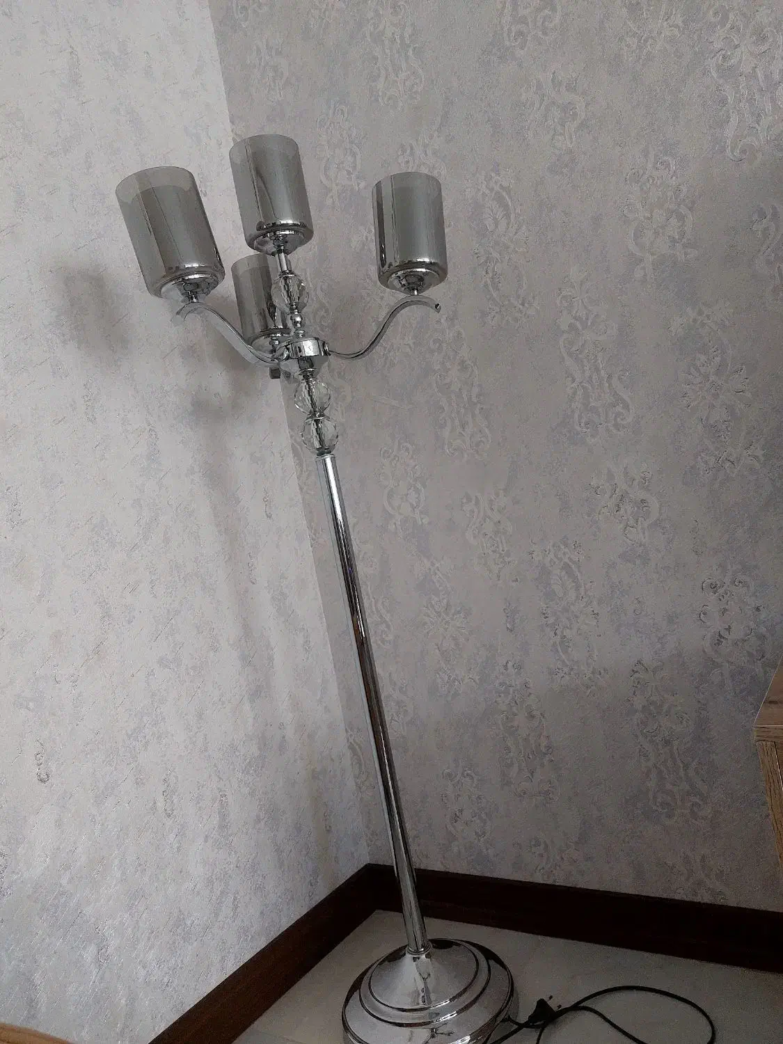 اباژور ایستاده|چراغ خواب و آباژور|مشهد, حضرت حجت|دیوار