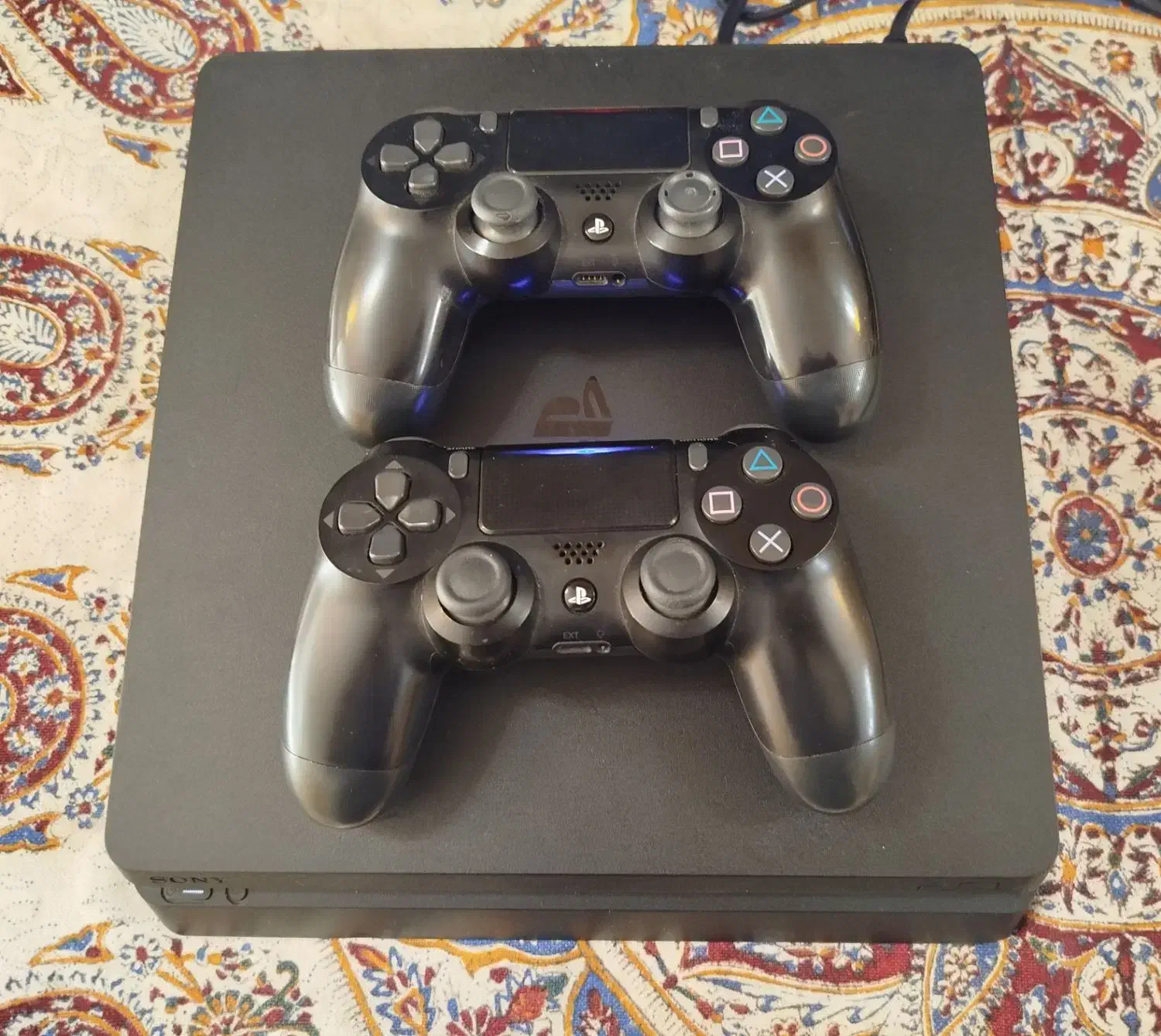 ps 4 اسلیم یک ترابایت دو دسته کاملا سالم|کنسول، بازی ویدئویی و آنلاین|اصفهان, گلزار|دیوار