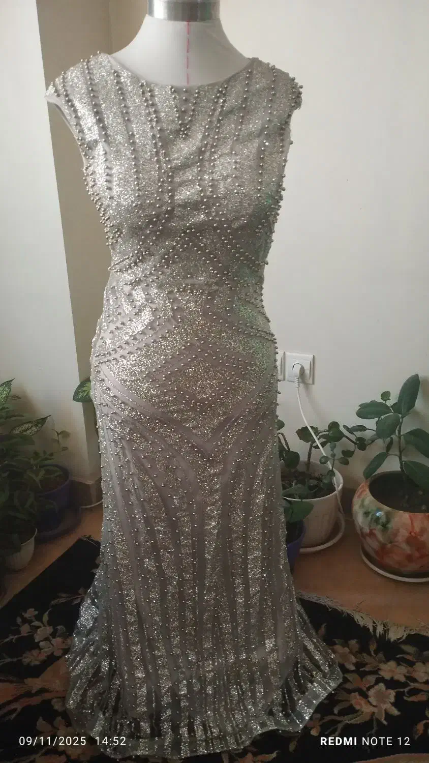 لباس شب|لباس|صدرا-فارس, فاز ۱|دیوار