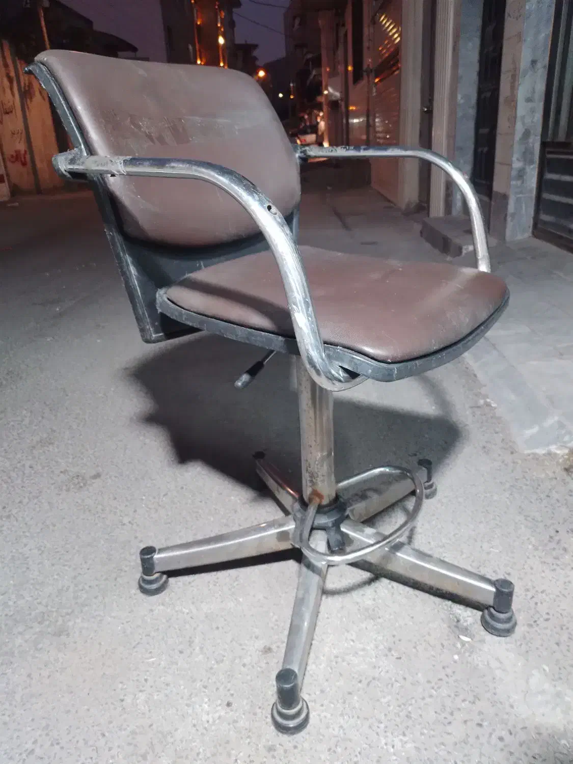 صندلی جکدار سالم|صندلی و نیمکت|رشت, باهنر|دیوار