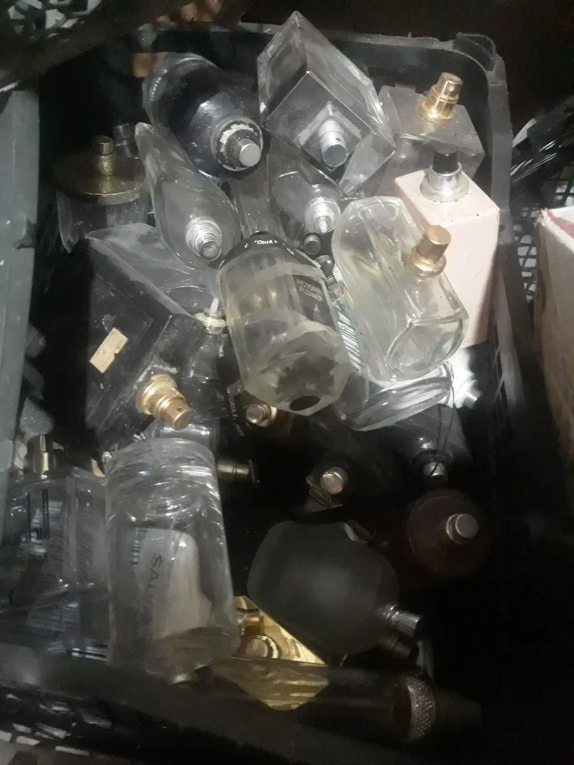 حراج یک تعداد شیشه خالی ادکلن بدون در|آرایشی، بهداشتی، درمانی|کهریزک, |دیوار