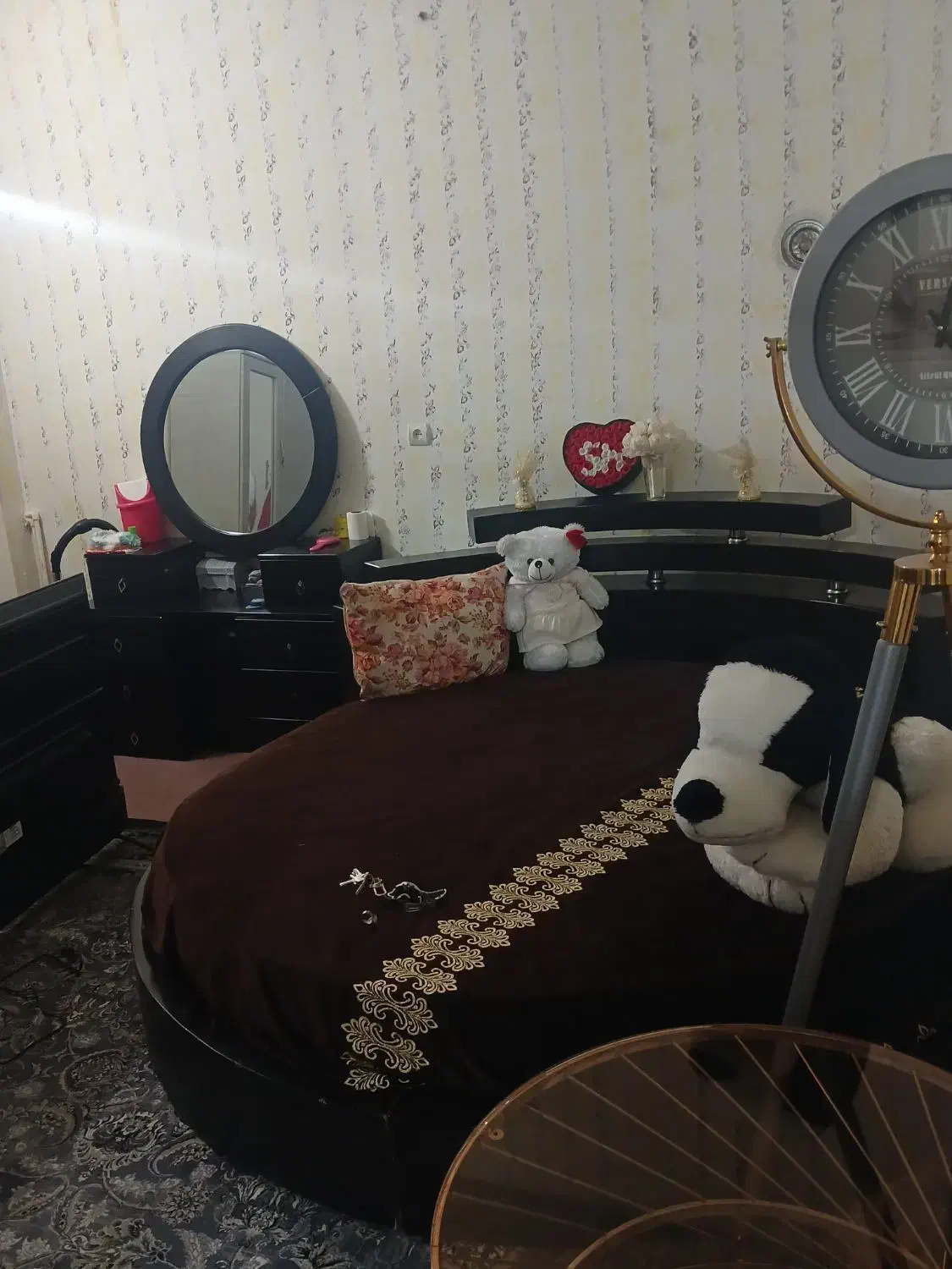 سرویس خواب کم کارکرد طرح گرد|تخت و سرویس خواب|صحنه, |دیوار