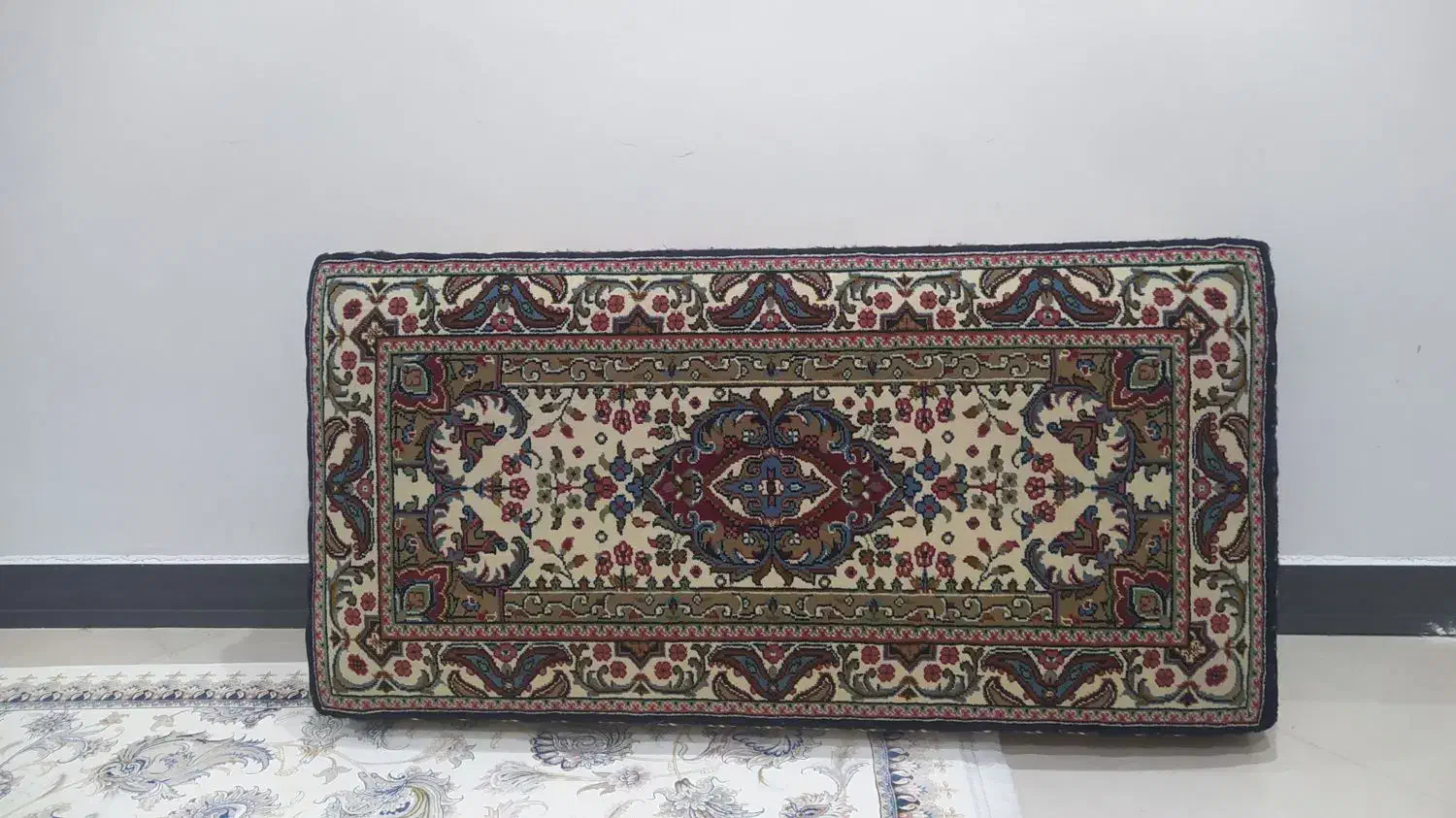 پشتی|پشتی|همدان, |دیوار