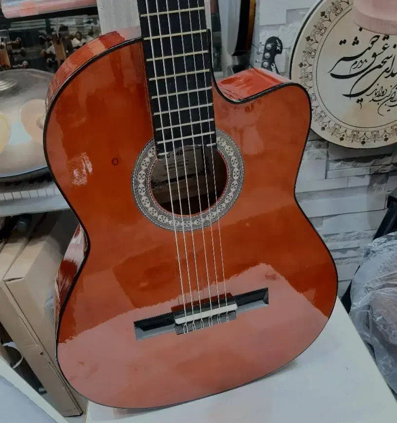 گیتار اکبند|گیتار، بیس، امپلیفایر|بوشهر, |دیوار