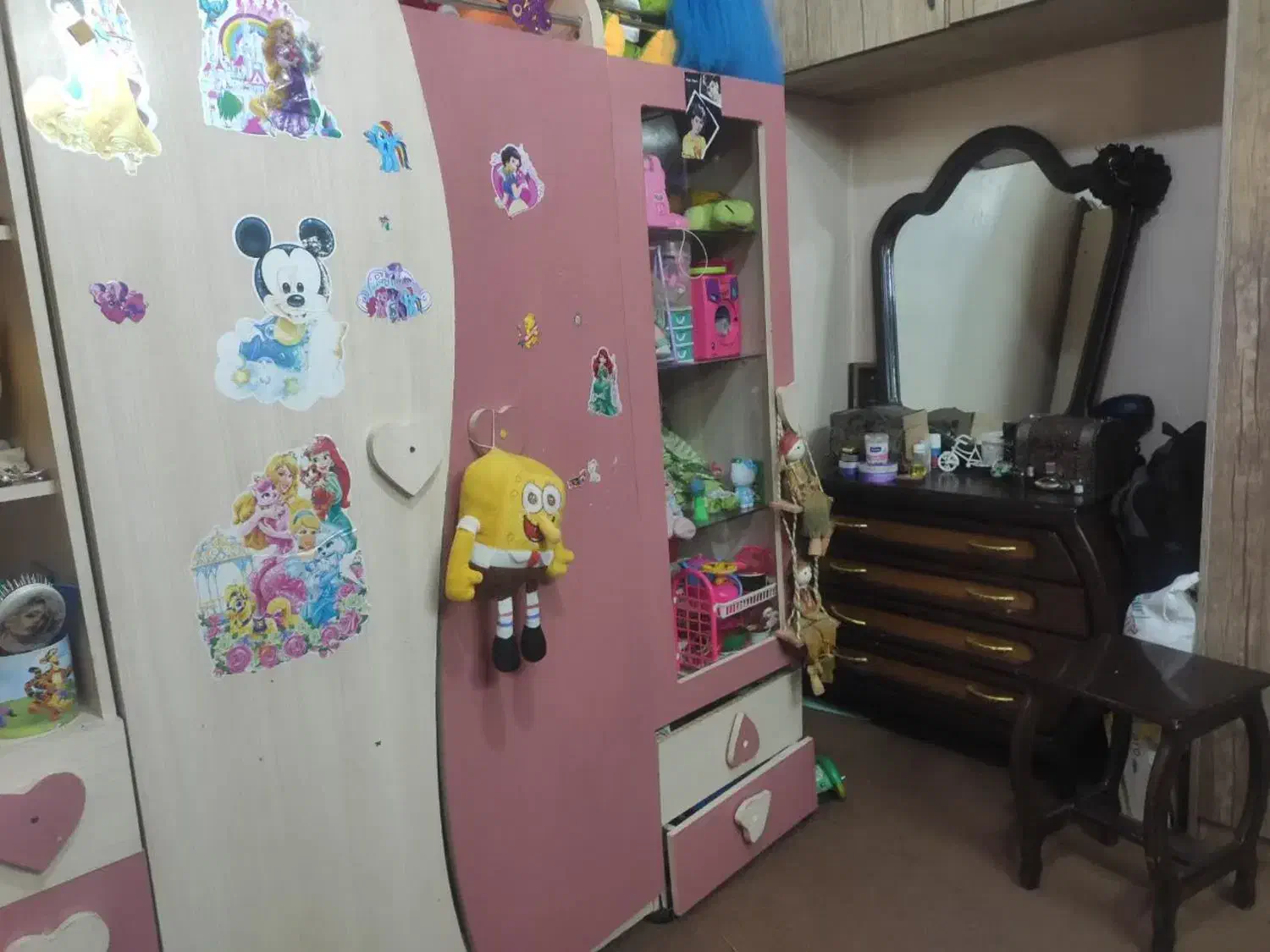 کمد بچه با کمد آرایشی و ویترین اسباببازی|اسباب و اثاث بچه|خمینیشهر, |دیوار