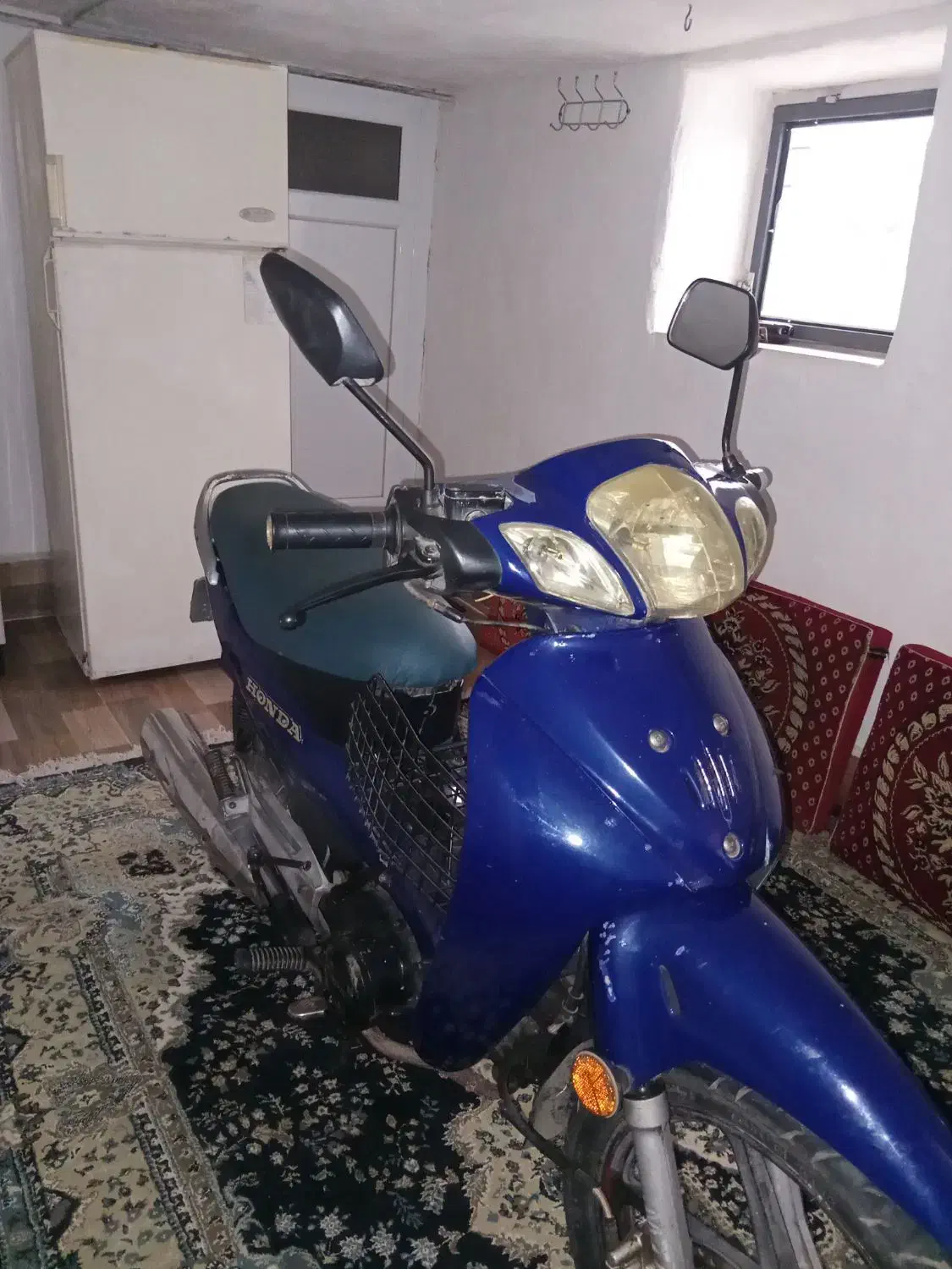 ویو ۱۲۵|موتورسیکلت|پره‌سر, |دیوار