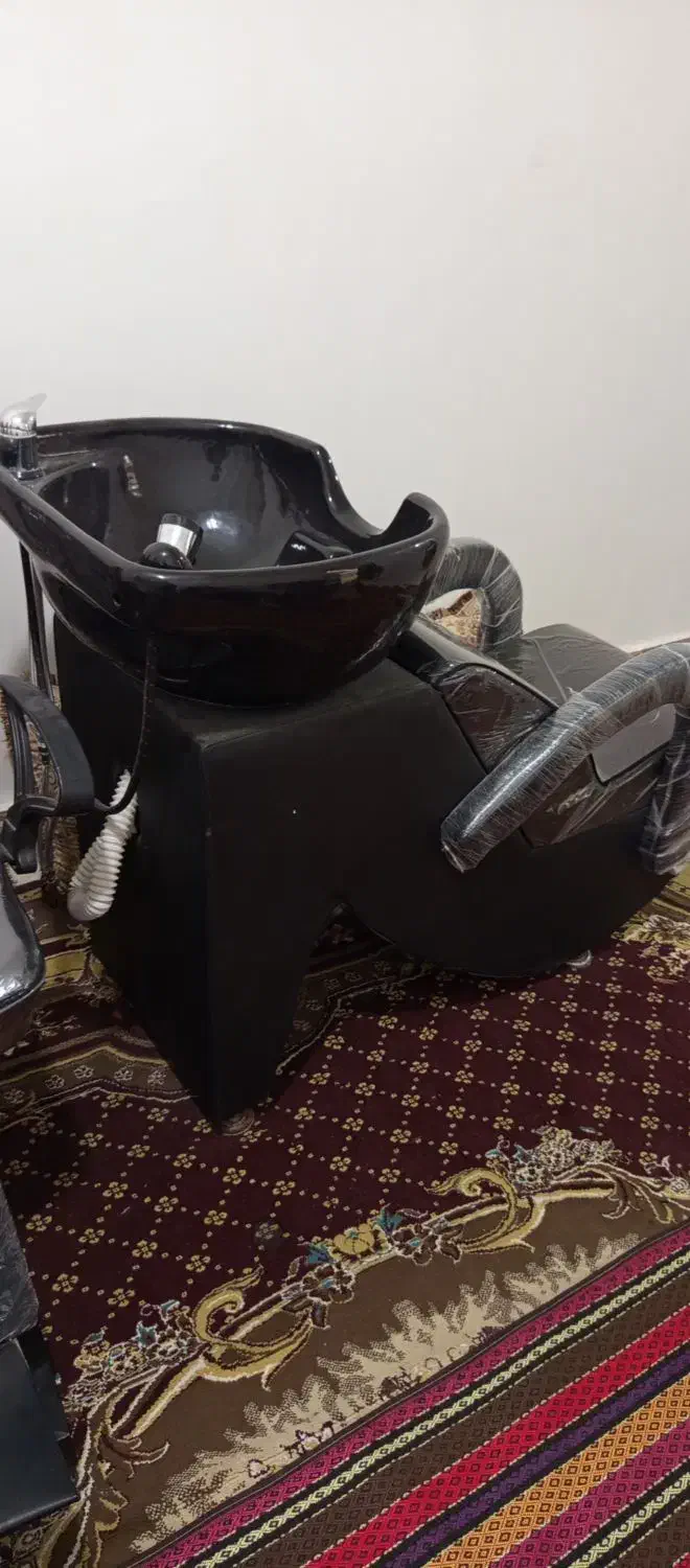 سرشور به همراه صندلی اصلاح آرایشگری|آرایشگاه و سالن‌های زیبایی|بندرعباس, |دیوار