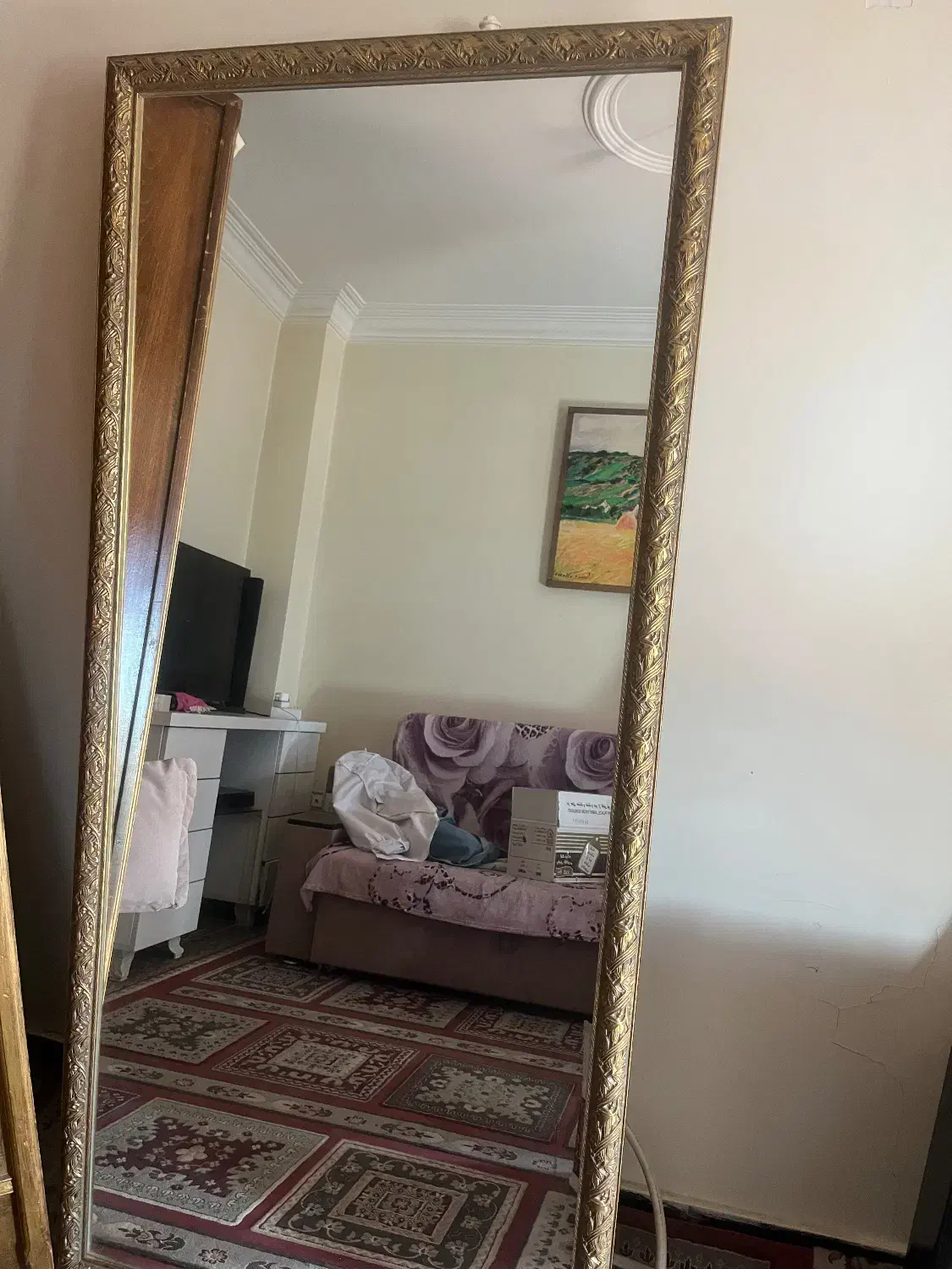 آیینه نو و شیک|آینه|تهران, فلسطین (میدان انقلاب)|دیوار