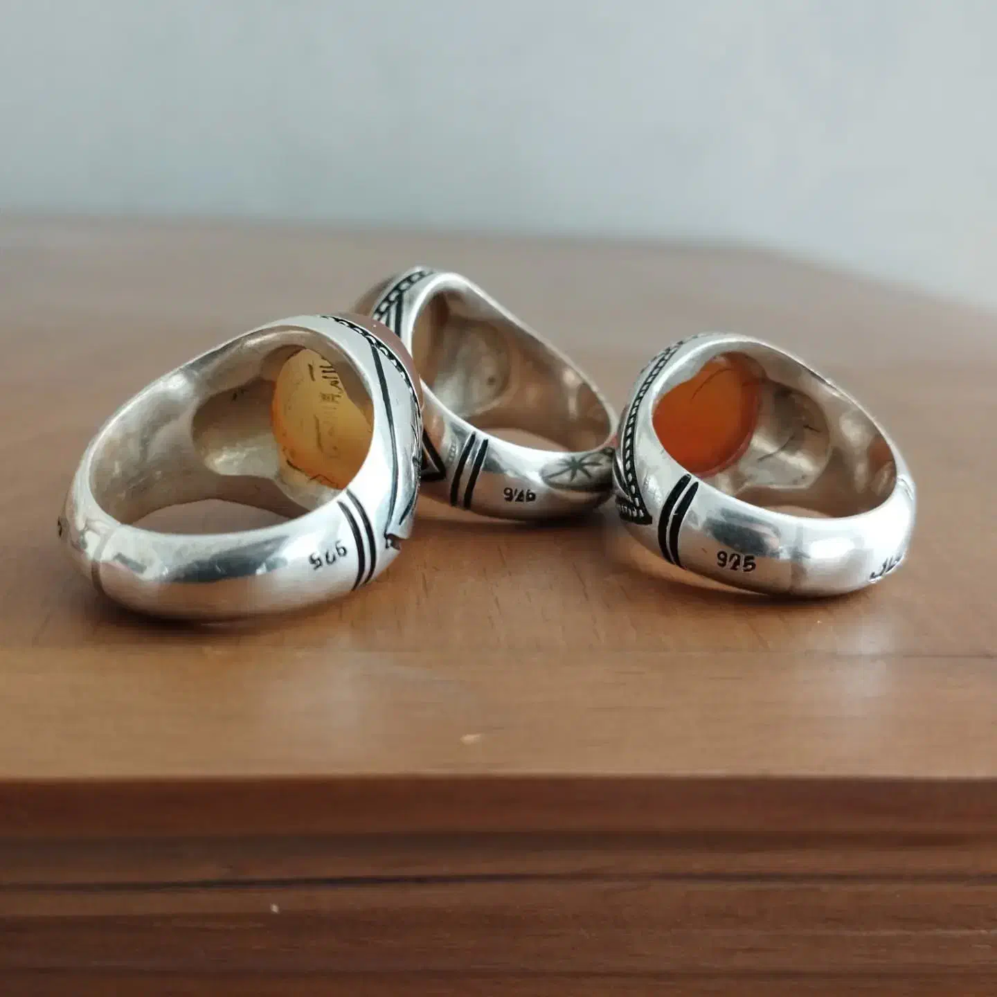 سه عدد عقیق یمنی کهنه استادعطایی|کلکسیون اشیاء عتیقه|فارسان, |دیوار