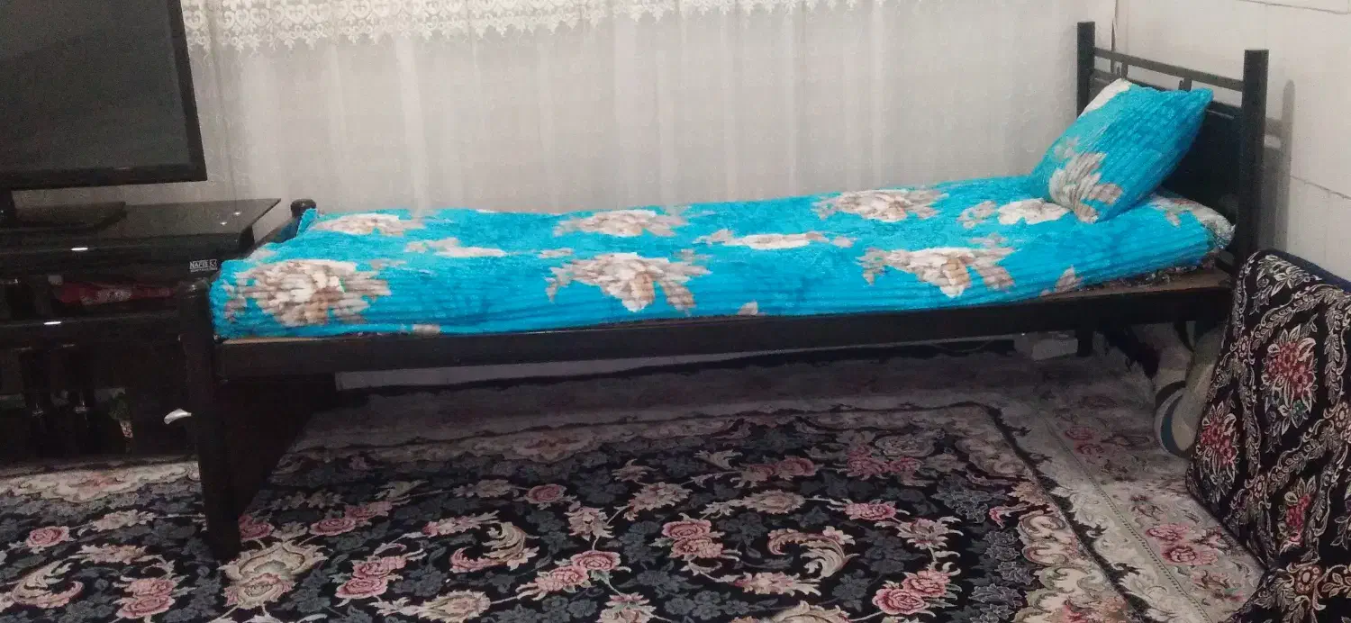 تخت|تخت و سرویس خواب|قم, باغ شریفی|دیوار