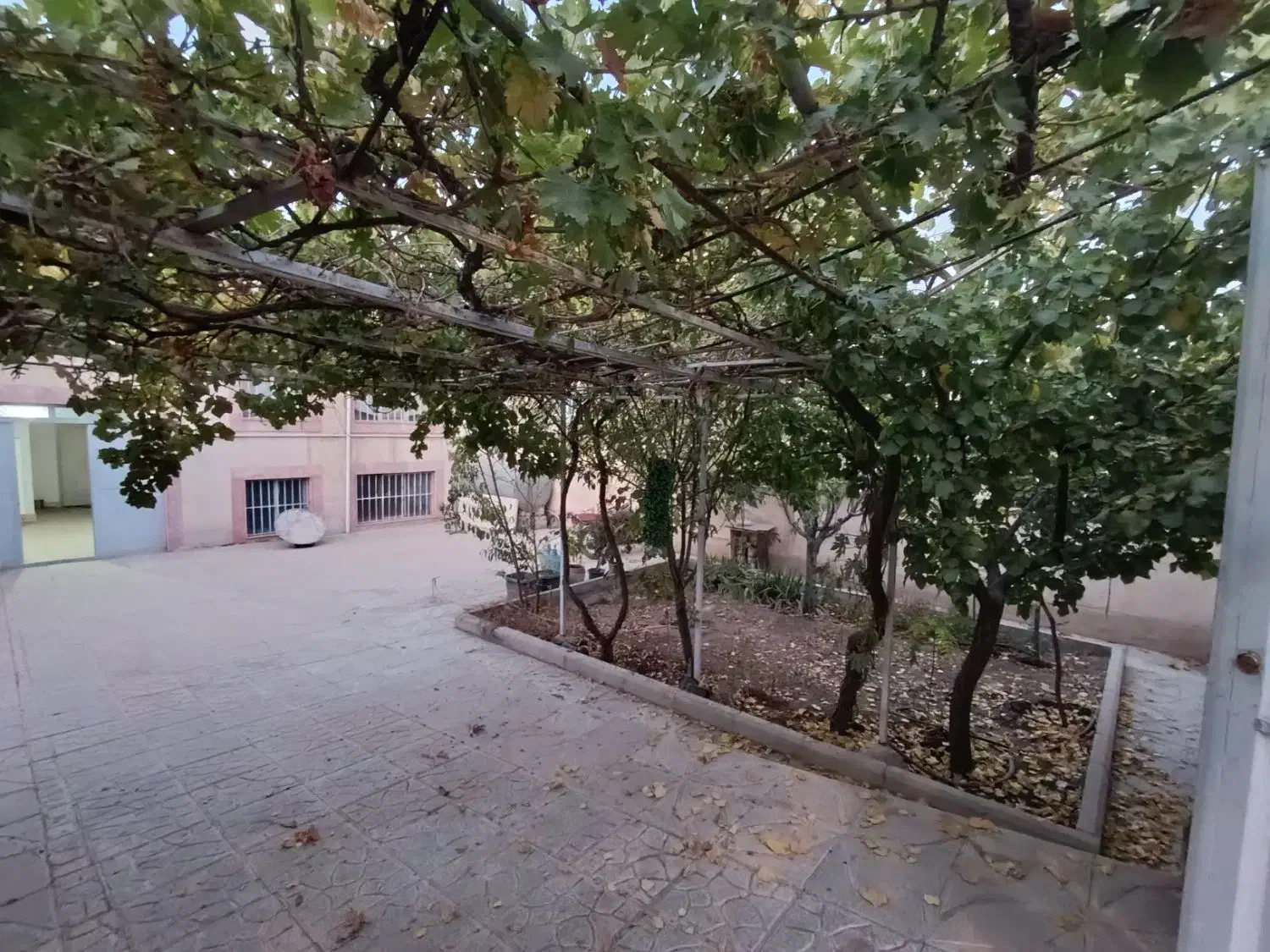 ویلا ۲۵۰.متر زمین بنا ۲۰۰ .مهرآباد رودهن|فروش خانه و ویلا|رودهن, |دیوار