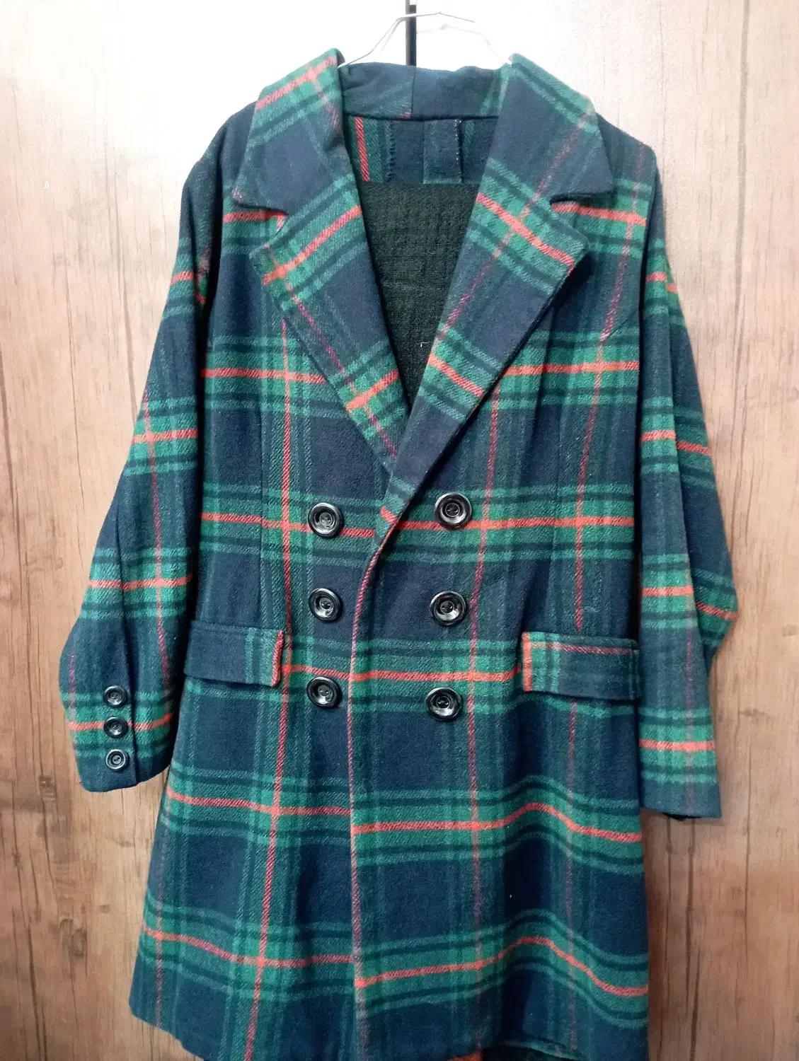 پالتو پشمی|لباس|گلبهار, شهر جدید گلبهار|دیوار