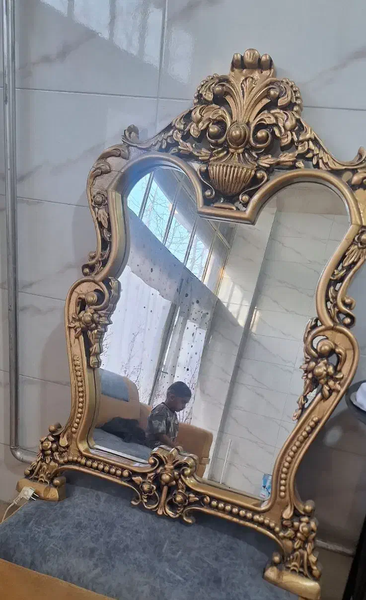 کمد و آینه سالن ارایشی|آرایشگاه و سالن‌های زیبایی|سلماس, |دیوار