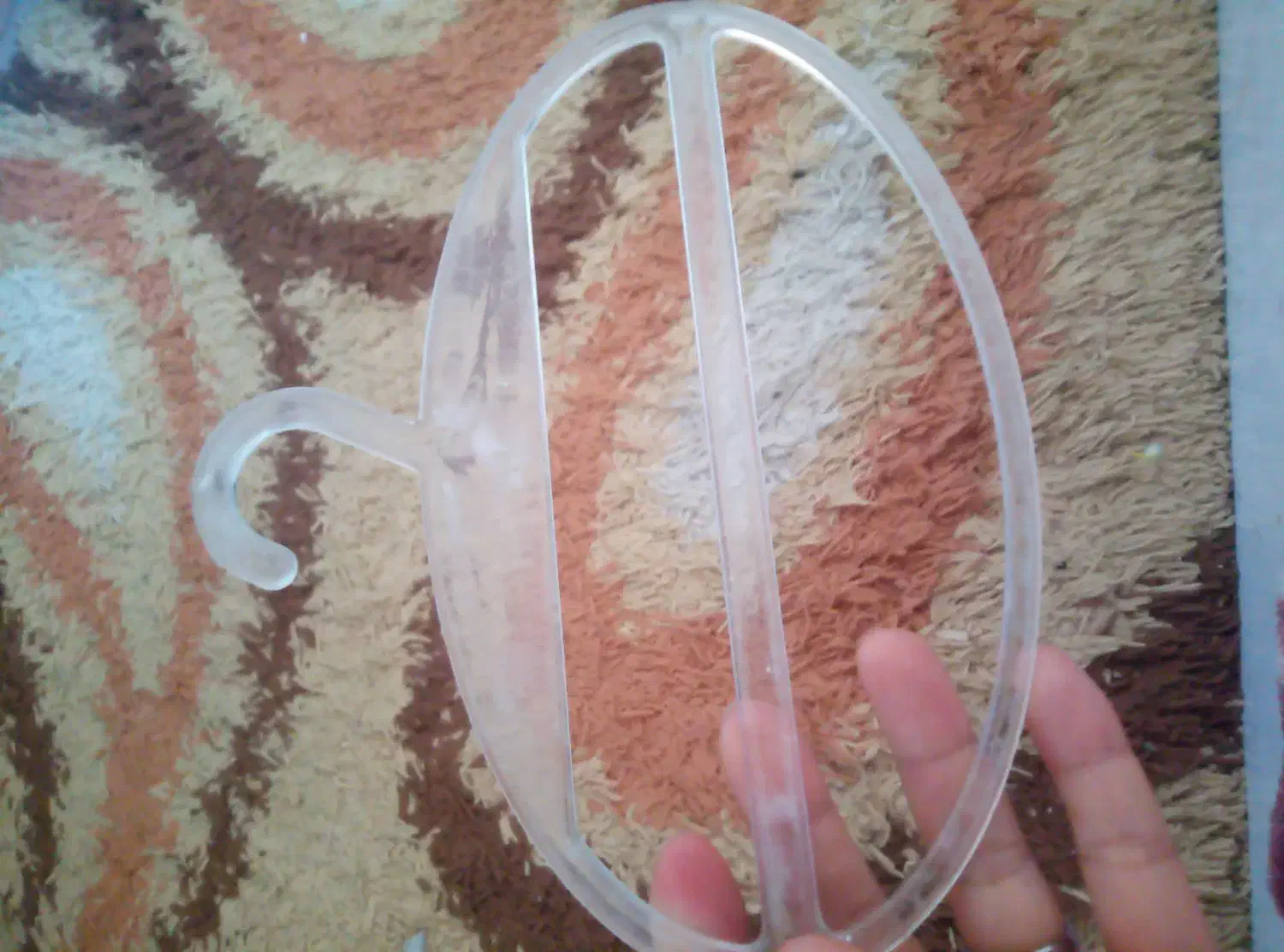 چوب رختی ، چوب لباسی پروانه ای برای شال|بندرخت و رخت‌آویز|گلبهار, شهر جدید گلبهار|دیوار