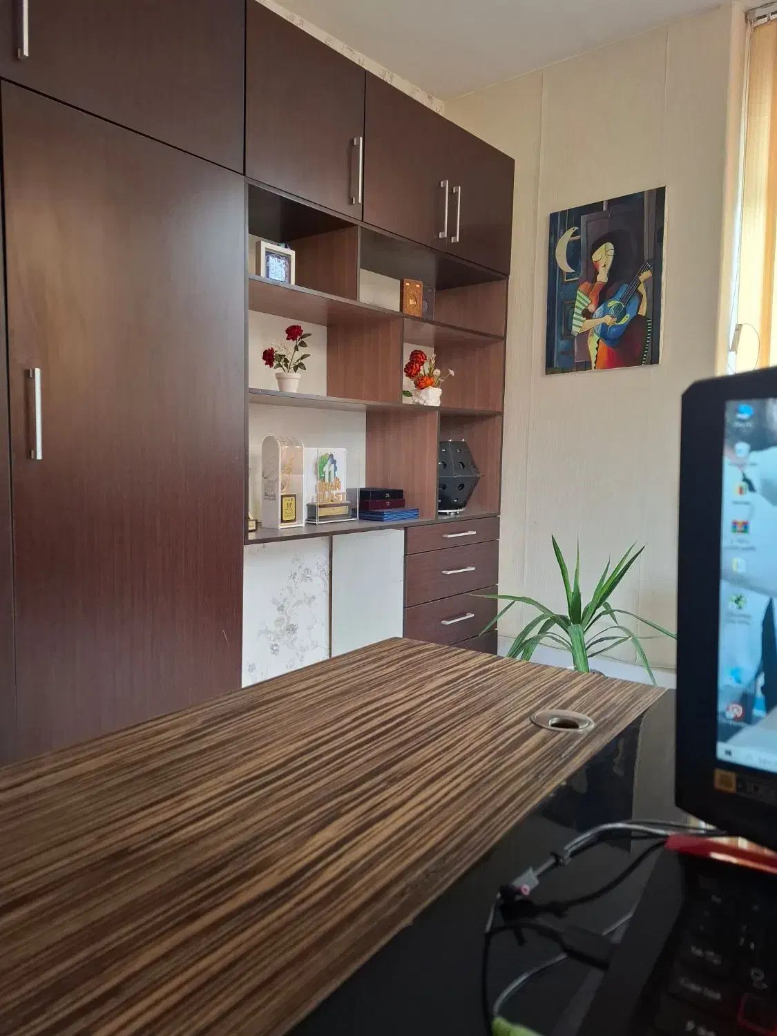 منشی خانم (دستیار مدیر عامل) - ۲۰م + بیمه|استخدام اداری و مدیریت|تهران, صادقیه|دیوار