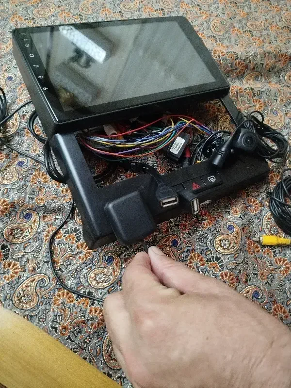 مانیتور و دوربین عقب و فرم دور ،جی پی اس...|قطعات یدکی و لوازم جانبی|رشت, کوی عرفان|دیوار