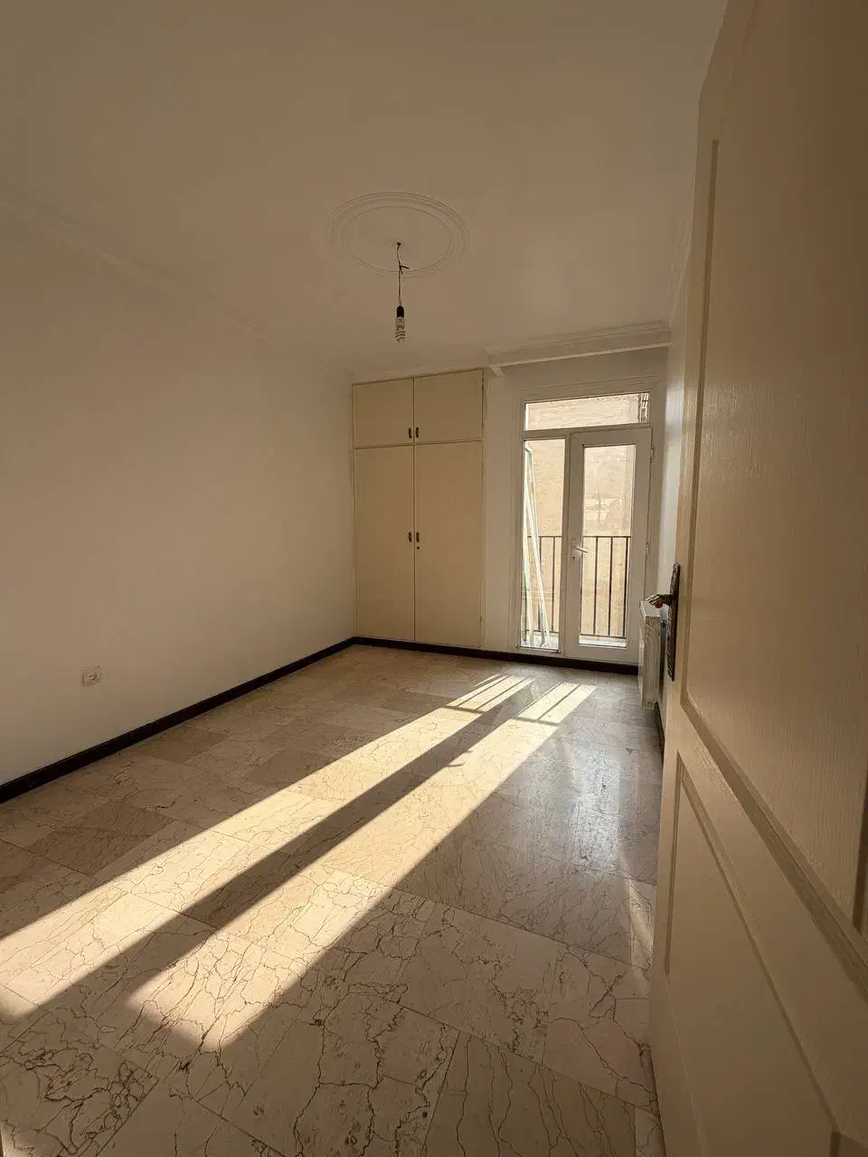 87متر 2خواب ** تخلیه **