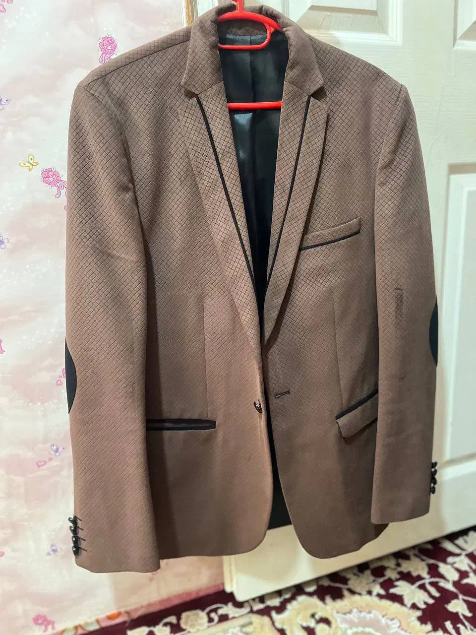 کت و کراوات|لباس|بابل, |دیوار