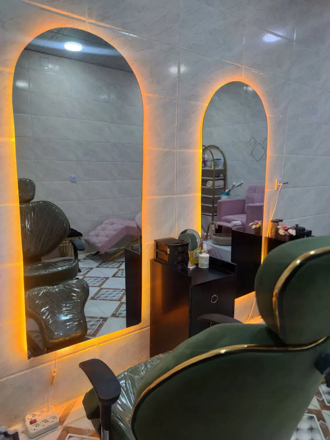 واگذاری فروش سالن زیبایی با تجهیزات کامل|آرایشگاه و سالن‌های زیبایی|سراوان, |دیوار