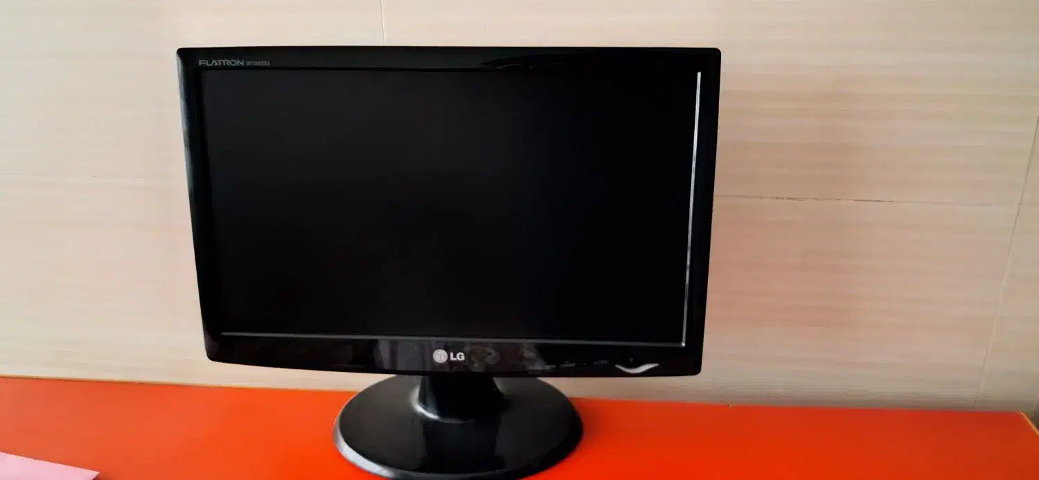 مانیتور سالم بدون نقطه خط و خش|قطعات و لوازم جانبی رایانه|همدان, |دیوار