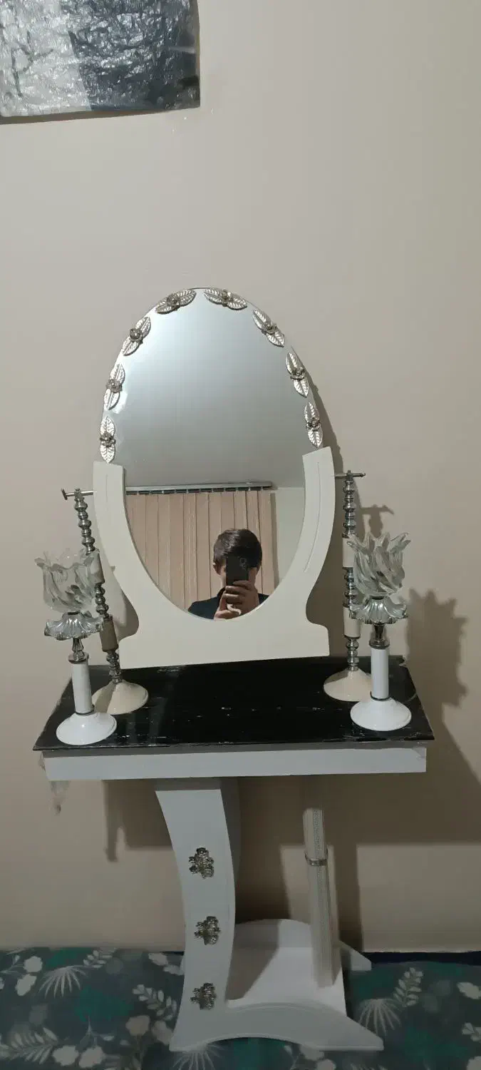 آینه و شمعدان|آینه|تیران, |دیوار