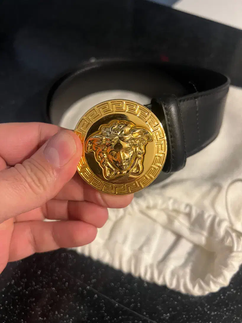 کفش کمربند دکمه سر دست ورساچه اصل|کیف، کفش، کمربند|تهران, فرمانیه|دیوار