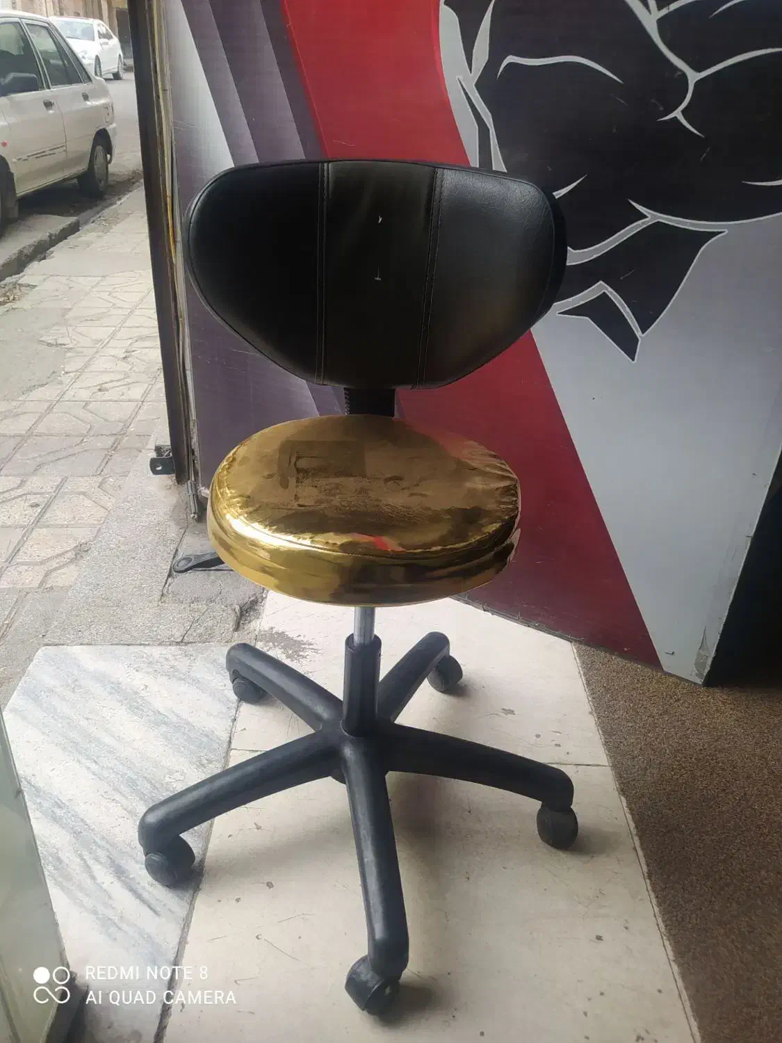 مقداری لوازم آرایشگاه به فروش میرسد|آرایشگاه و سالن‌های زیبایی|مشهد, شهید قربانی|دیوار