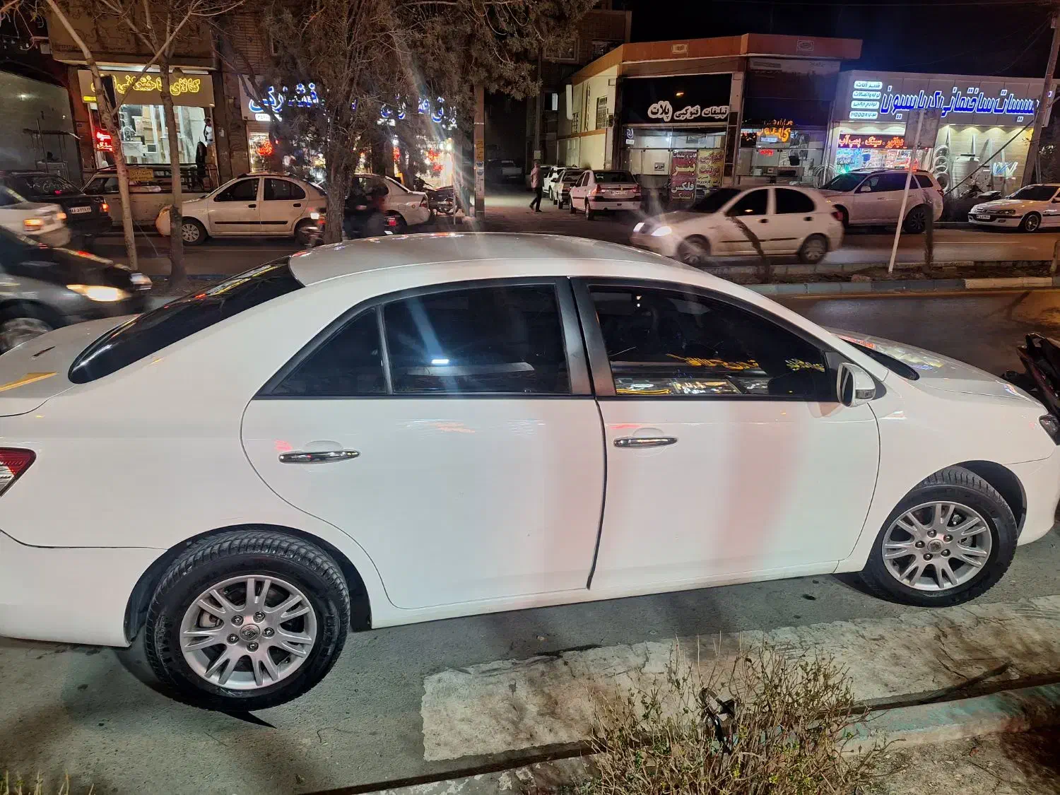 نصب شیشه دودی سپاهانt1000|خدمات موتور و ماشین|اصفهان, مارچین|دیوار