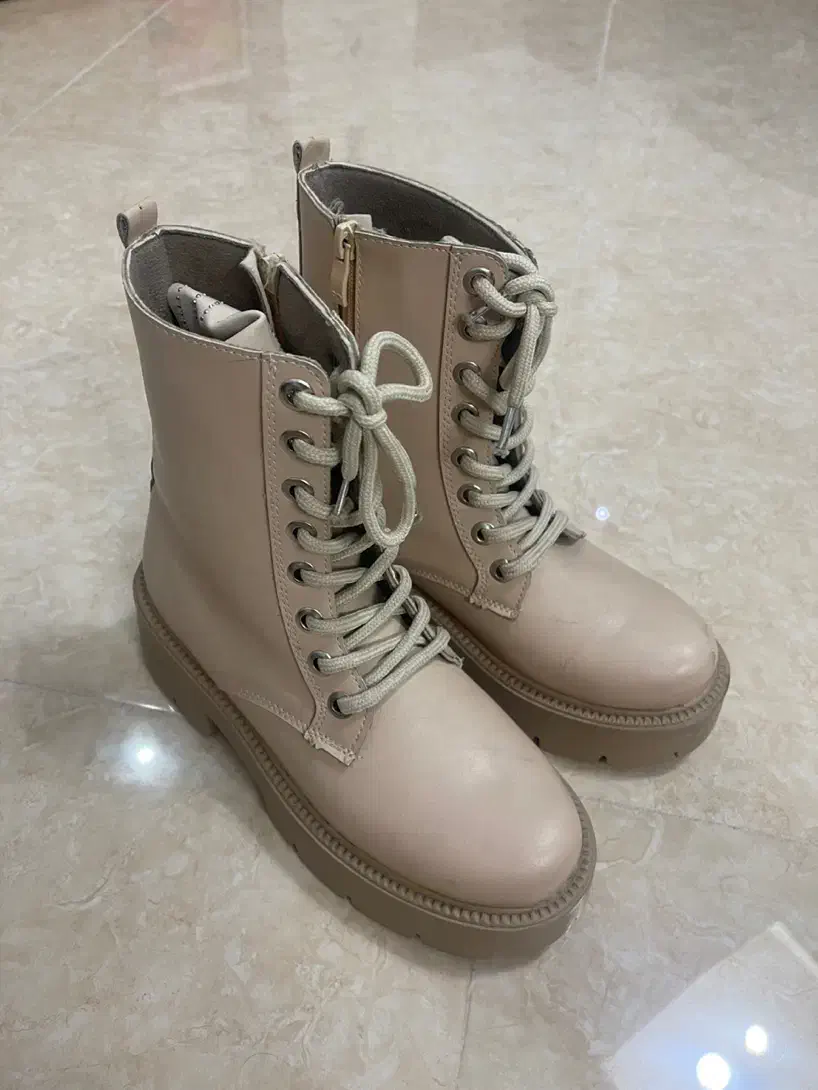 بوت|کیف، کفش، کمربند|بیرجند, |دیوار