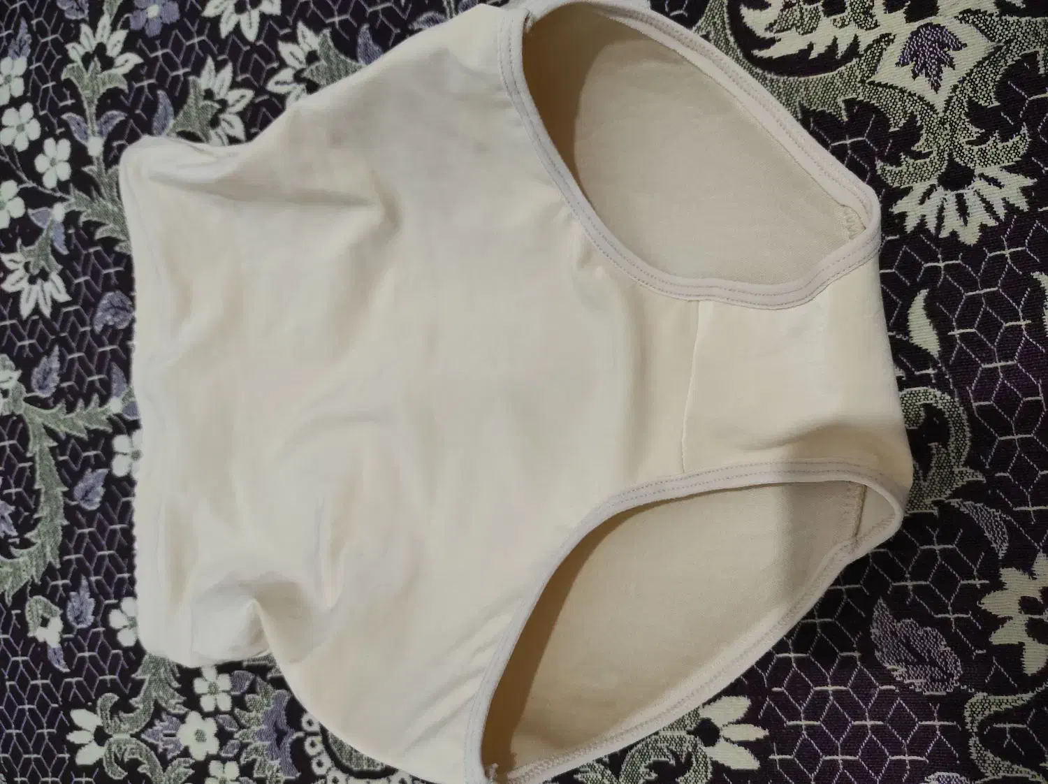 لباس زیر و گن خوش فرم کننده|لباس|رشت, کوی غلام نیا|دیوار