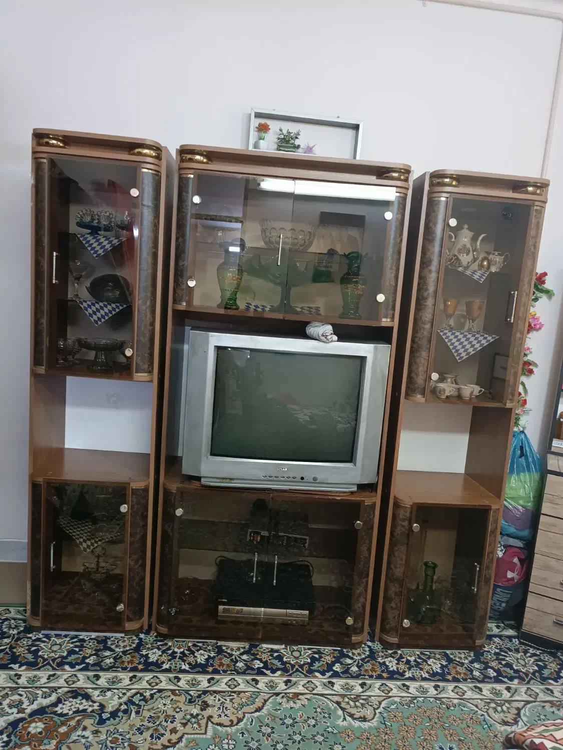 ویترین و میز تلویزیون|بوفه، ویترین، کنسول|سمنان, |دیوار