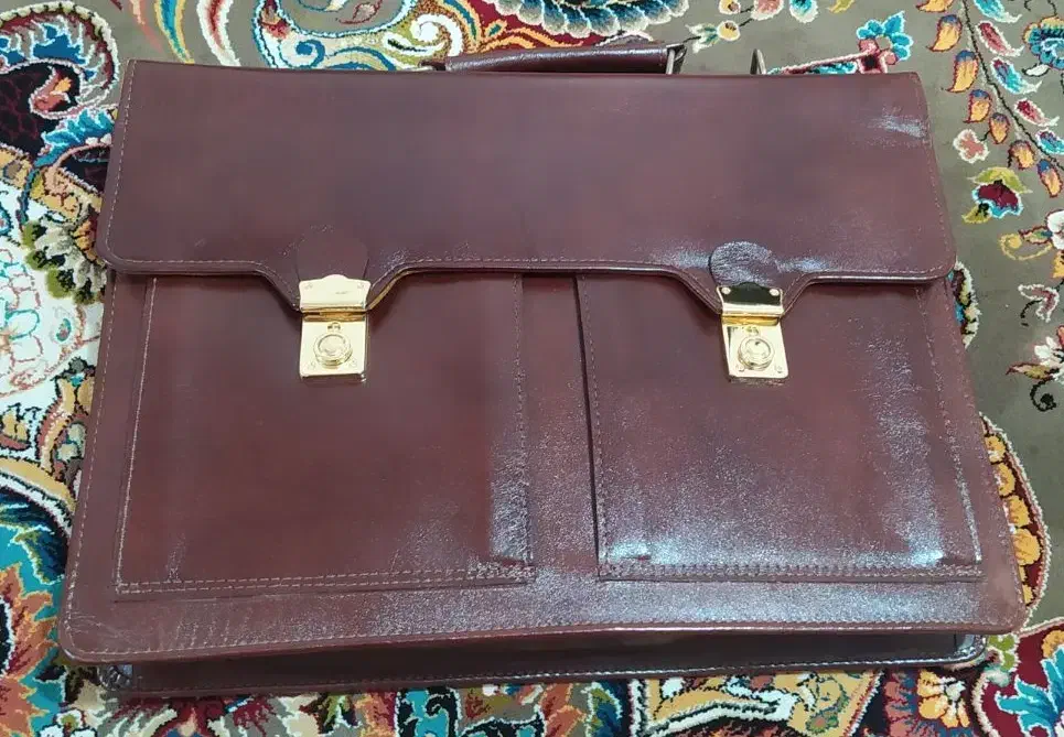 کیف چرمی|کیف، کفش، کمربند|قم, زاویه|دیوار