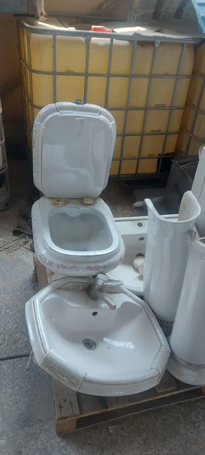 توالت فرنگی و روشویی|لوازم سرویس بهداشتی|محمدیه-قزوین, |دیوار