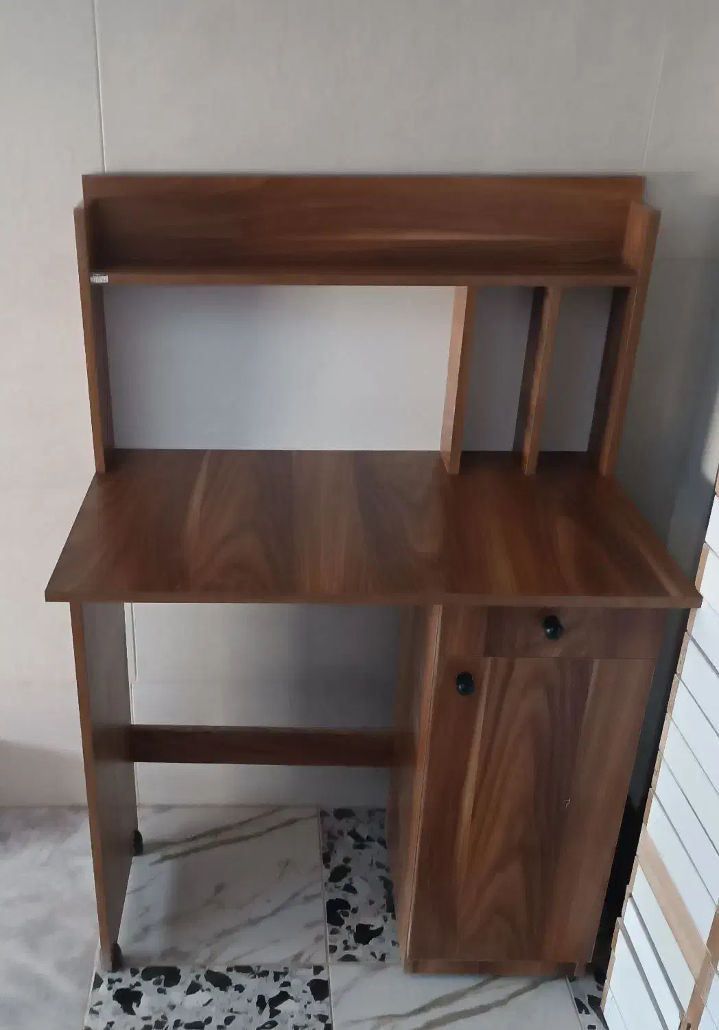 تولید و فروش انواع میز اداری و تحریر|میز تحریر و کامپیوتر|بروجن, |دیوار