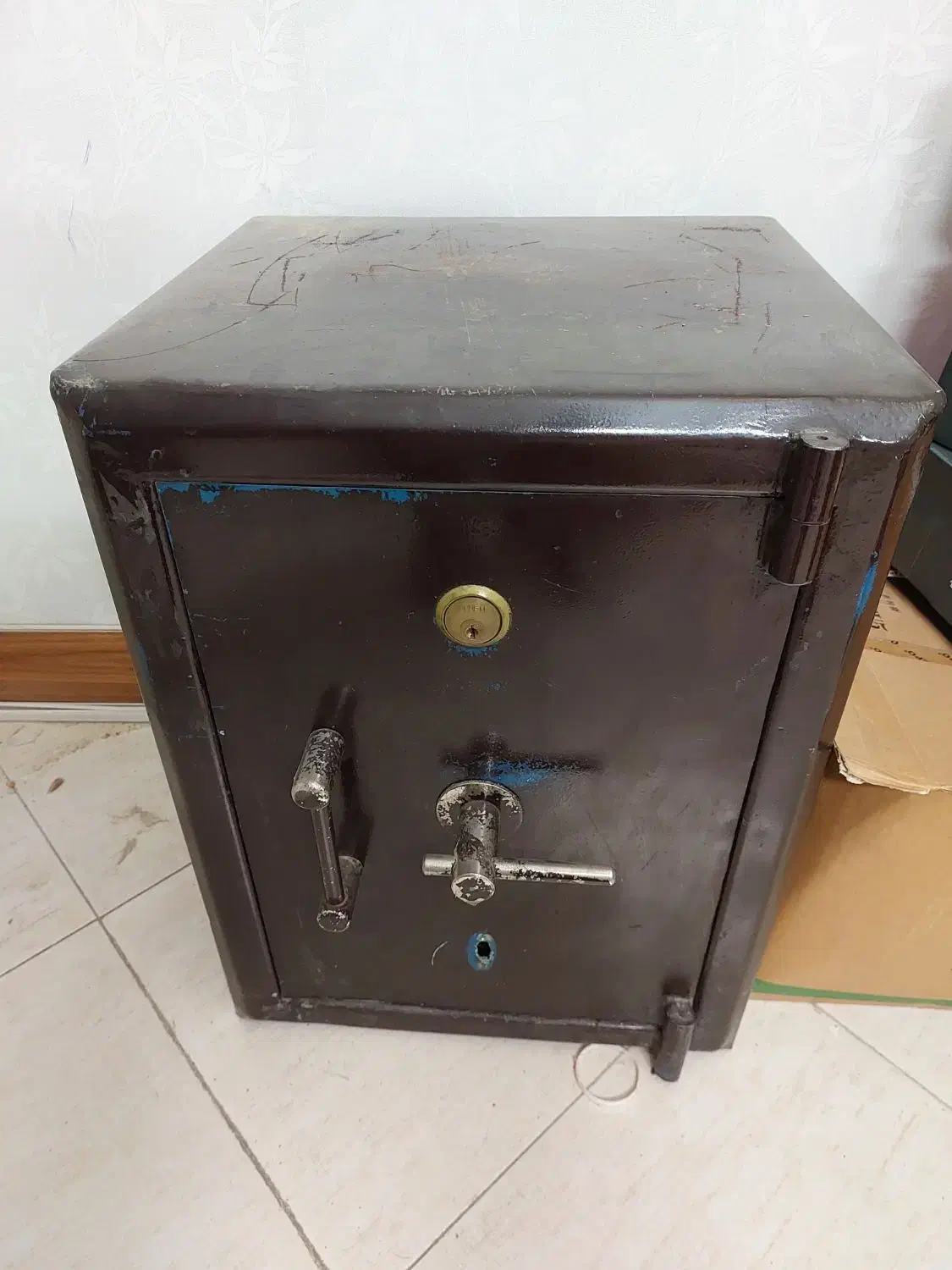 گاوصندوق|ابزارآلات|مشهد, هنرستان|دیوار