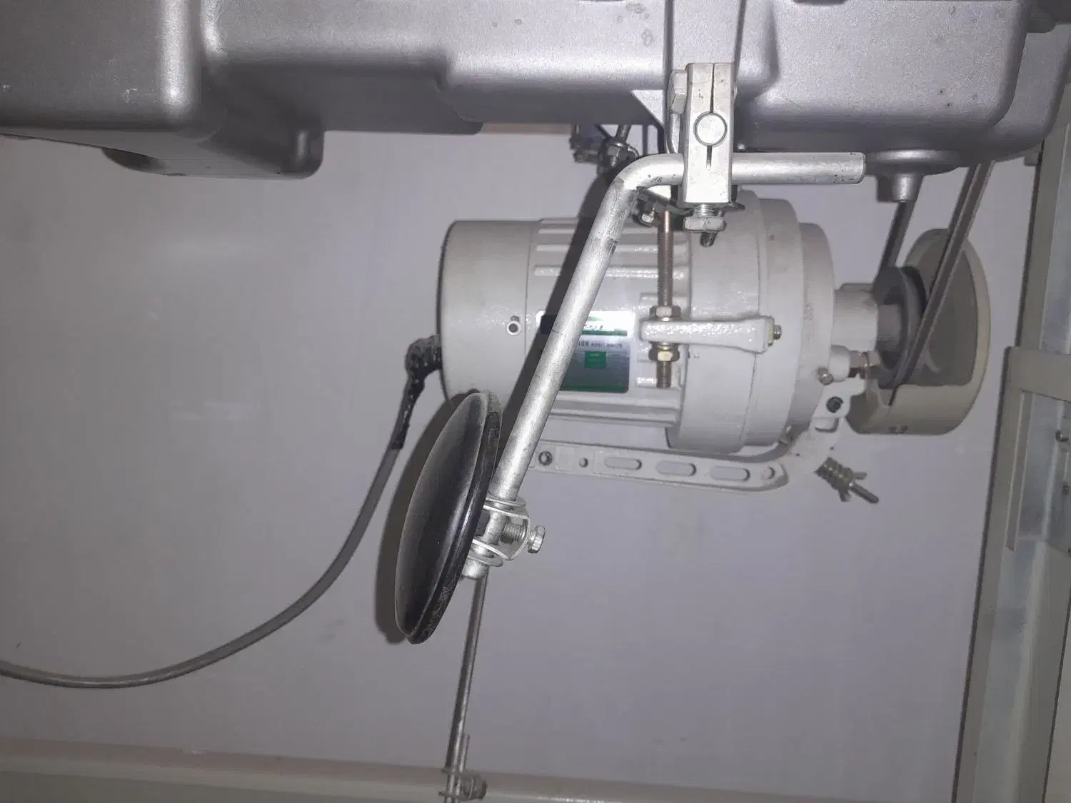 چرخ خیاطی|چرخ خیاطی و ریسندگی|رباط‌کریم, رباط‌کریم|دیوار