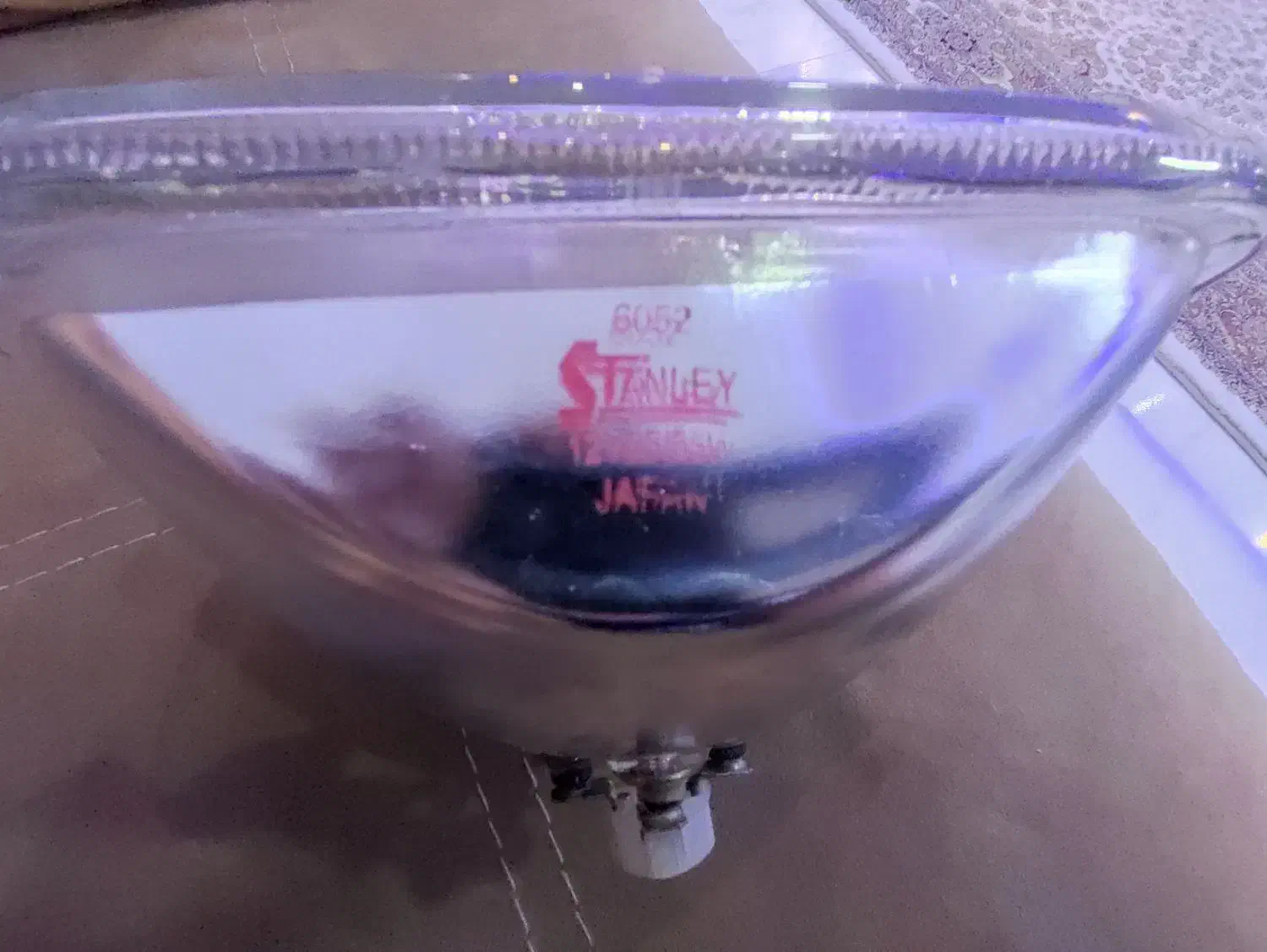 بلوری چراغ جلو استنلی ژاپنی قدیمی|کلکسیون اشیاء عتیقه|صدرا-فارس, فاز ۲|دیوار