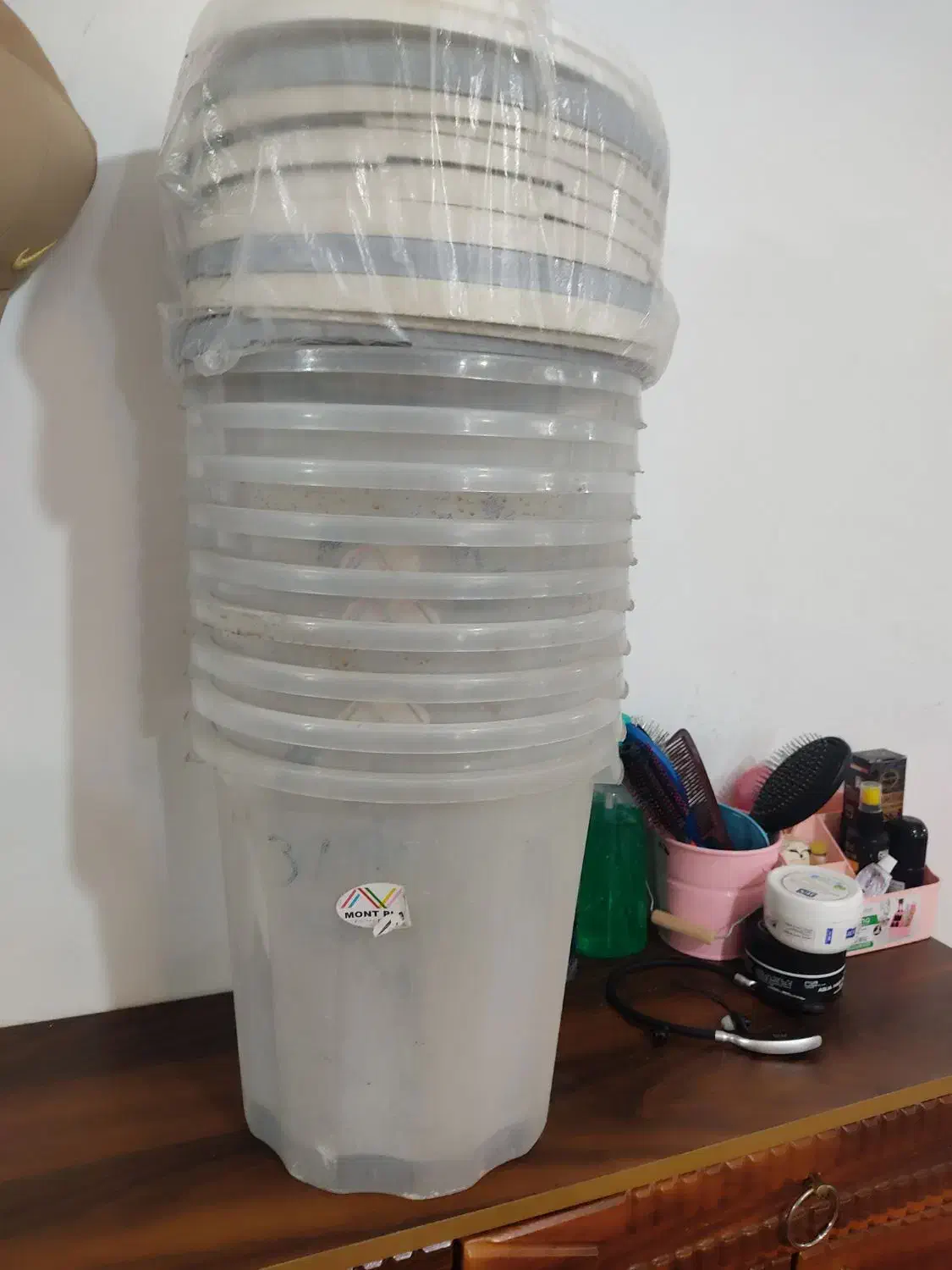 سطل در حد نو برا مغازه بوده جمع کرده|ظروف نگهدارنده، پلاستیکی، یک‌بارمصرف|ازنا, |دیوار