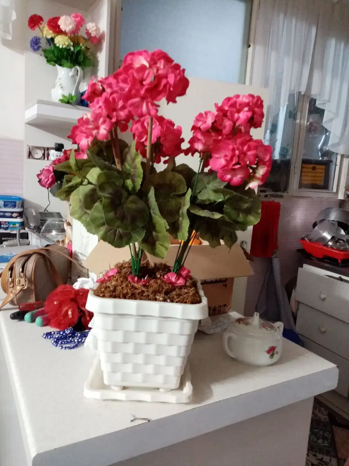 گل شمعدانی|گل مصنوعی|رباط‌کریم, رباط‌کریم|دیوار