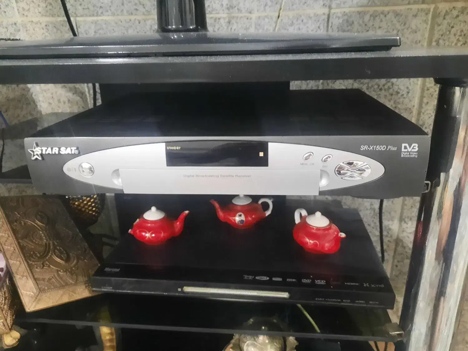 یک عدد دستگاه|تلویزیون و پروژکتور|حمیدیا, |دیوار