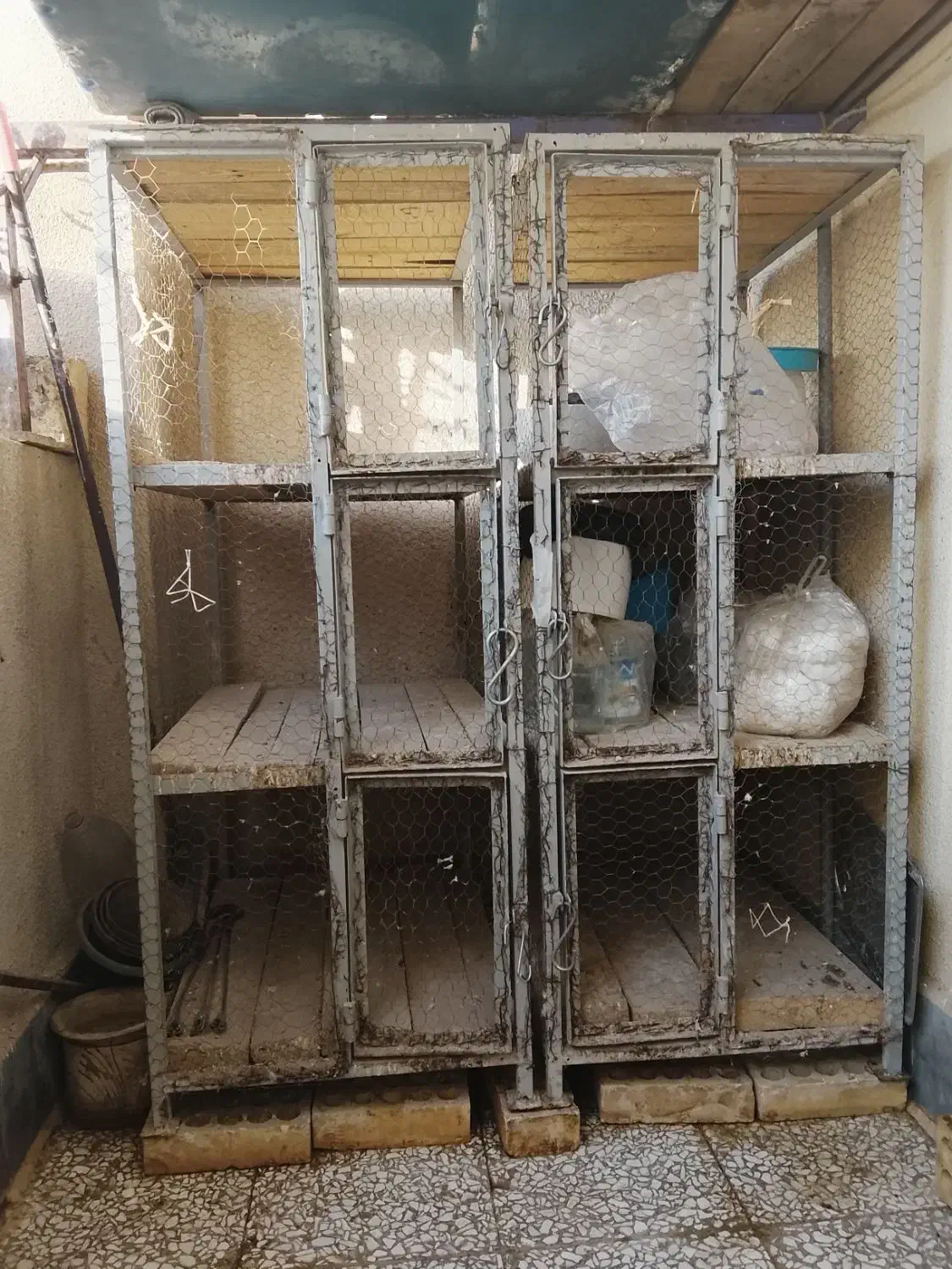 قفس آهنی پیچ و مهره ای|لوازم جانبی حیوانات|قم, باغ کرباسی|دیوار