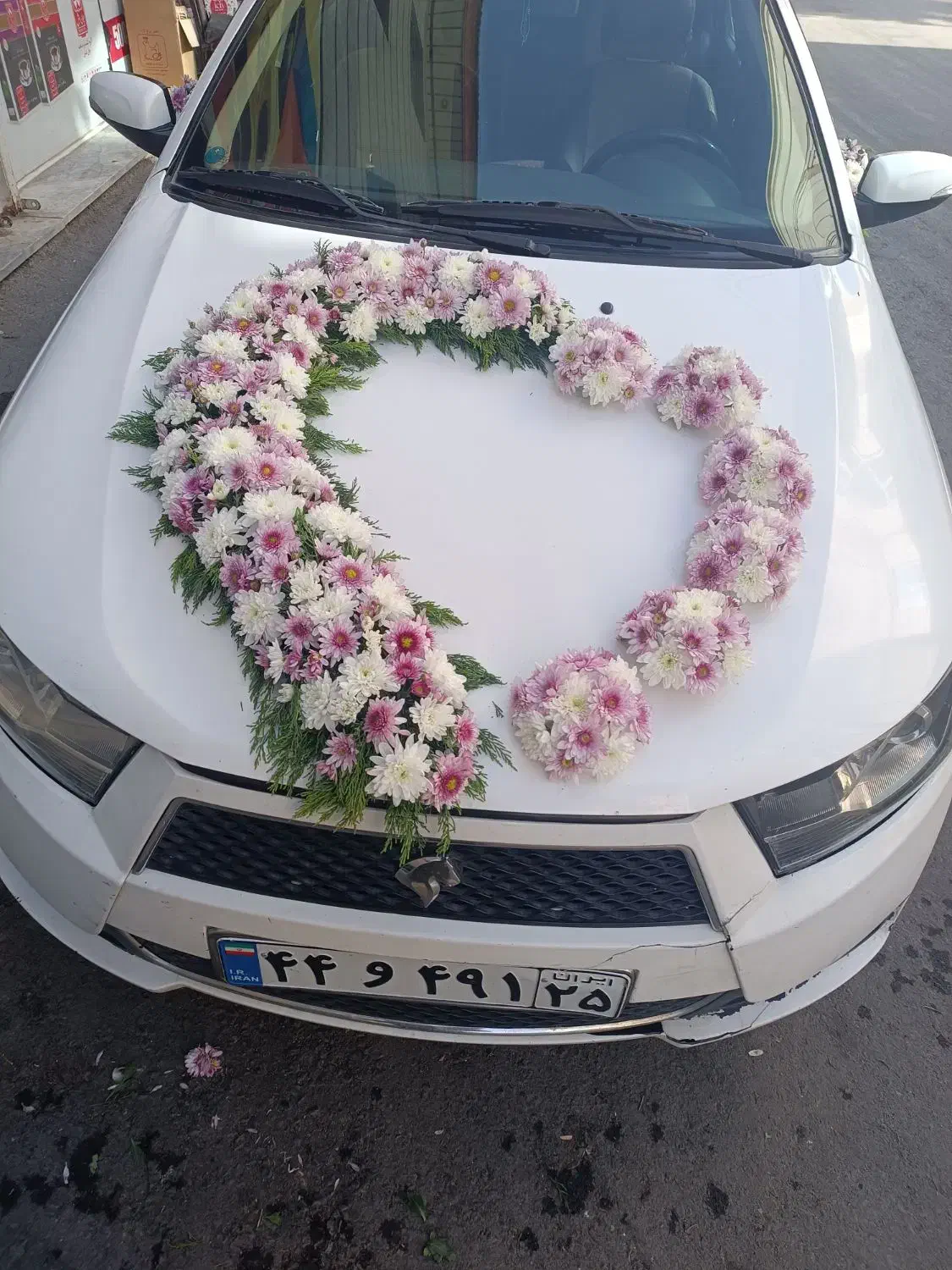 تزیین ماشین عروس دسته گل عروس بله برون|خدمات پذیرایی، مراسم|باغستان, |دیوار