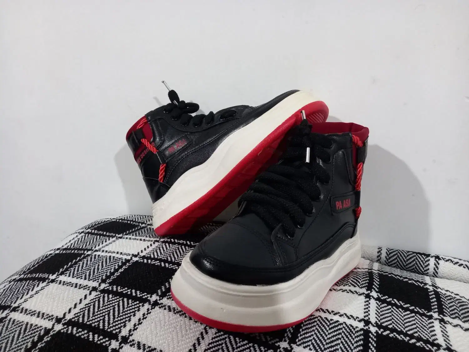 کفش|کیف، کفش، کمربند|سقز, |دیوار