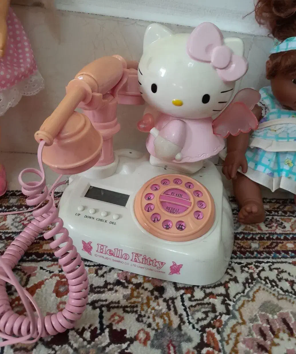 تعدادی عروسک دخترونه|اسباببازی بچه|خوی, |دیوار