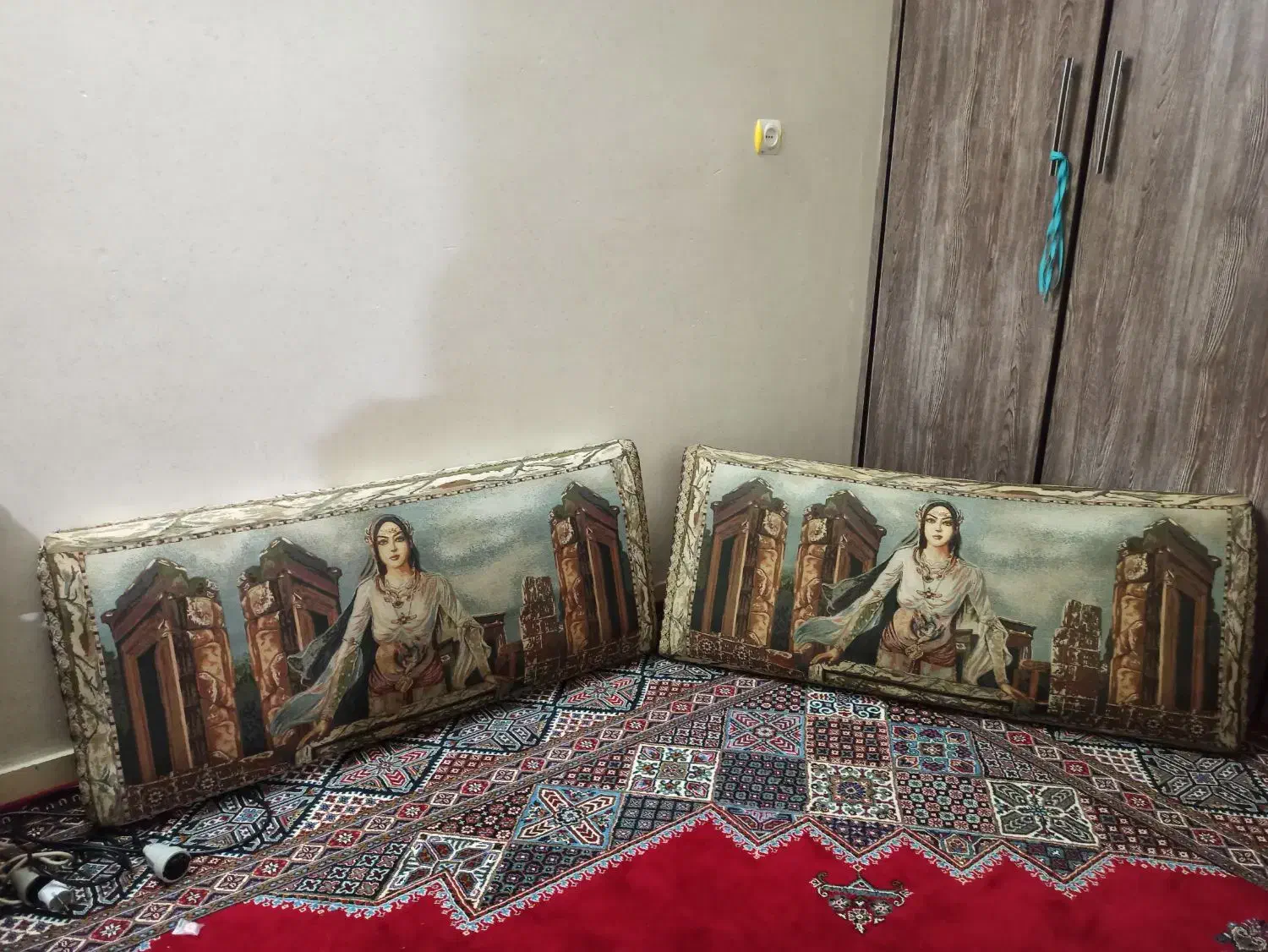 دوعددپشتی|پشتی|اهواز, فرهنگ شهر|دیوار