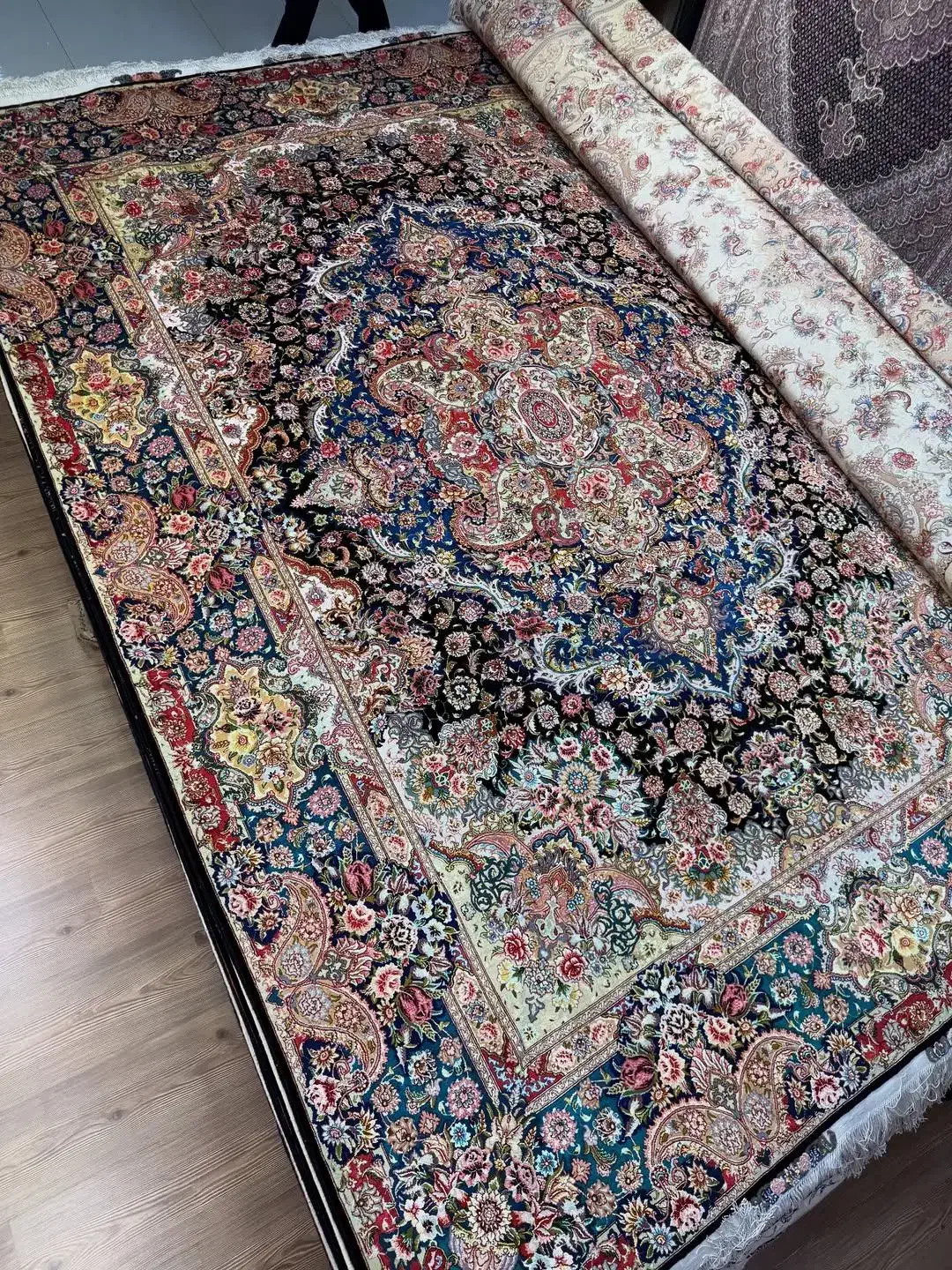 خرید و فروش انواع فرش های نو و کهنه شما|فرش|تبریز, |دیوار